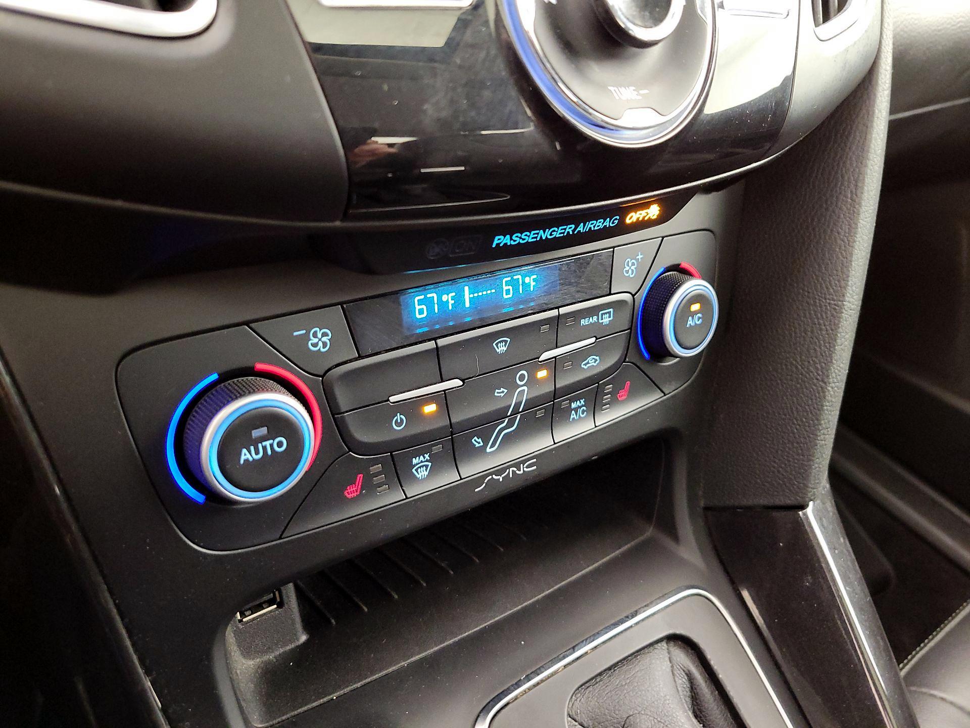 Thumbnail: 2018 Ford Focus - 17