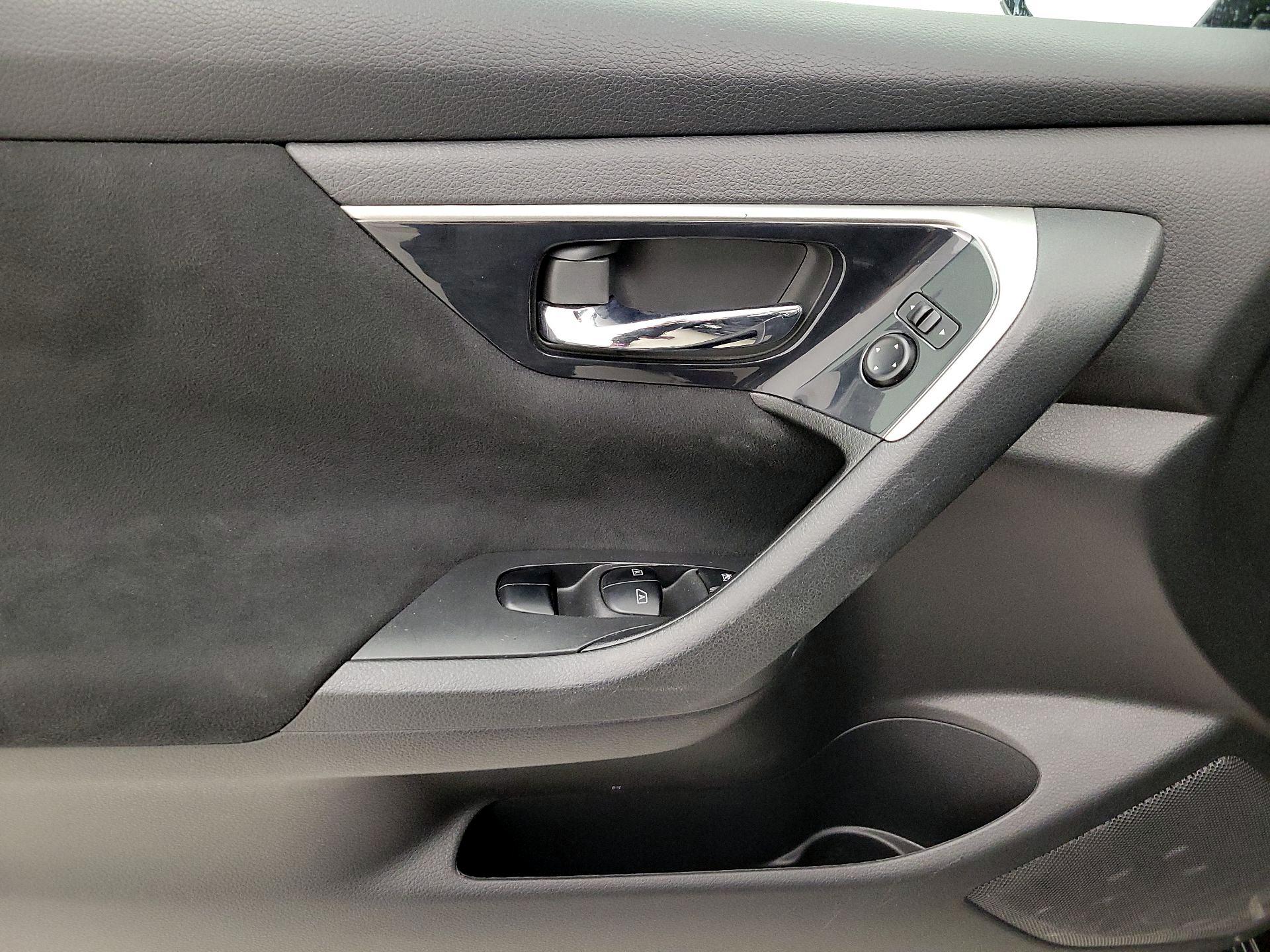 Thumbnail: 2014 Nissan Altima - 12