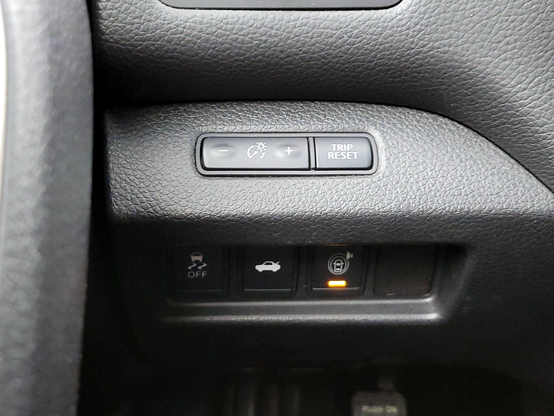 Thumbnail: 2014 Nissan Altima - 13