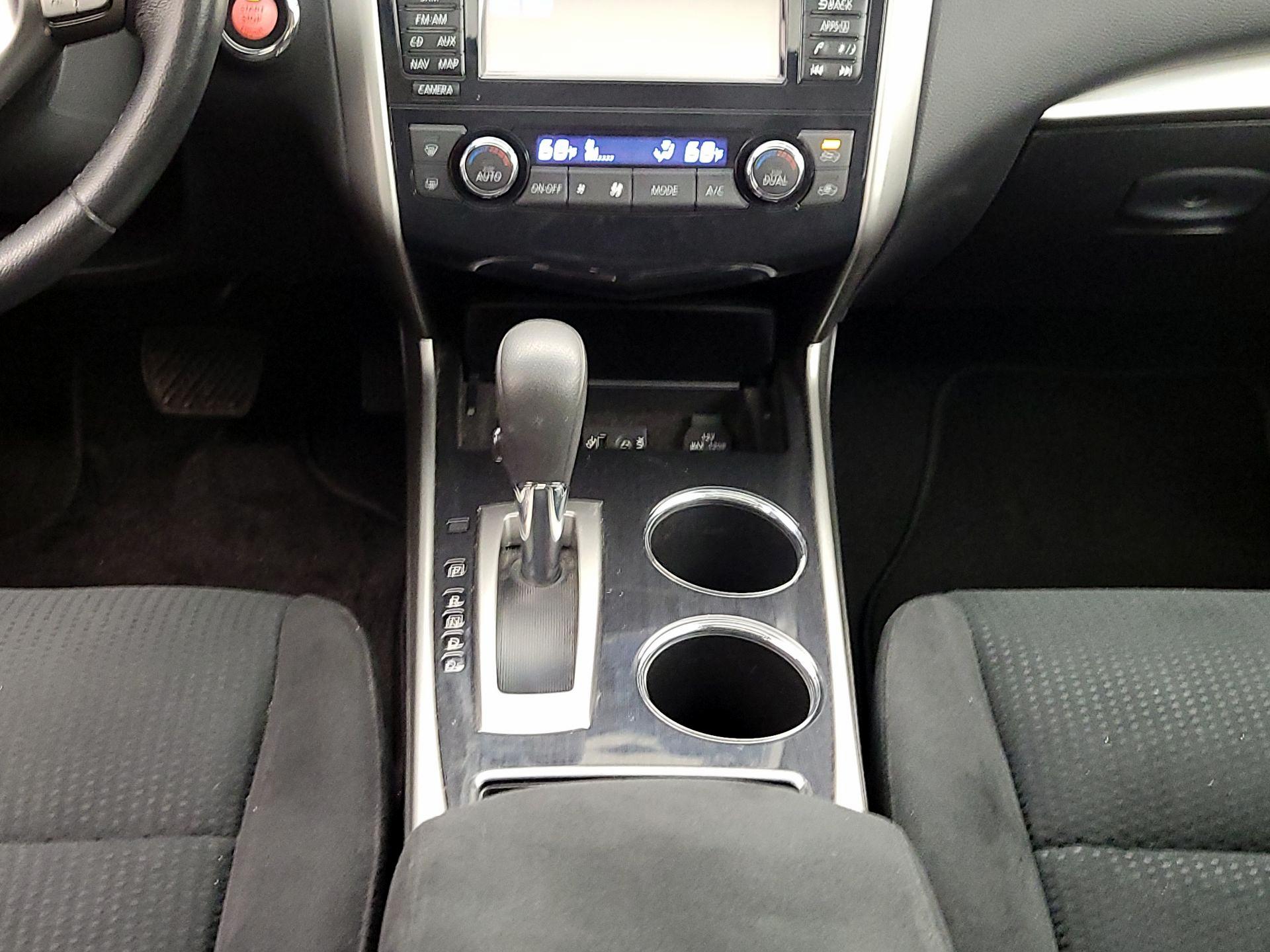 Thumbnail: 2014 Nissan Altima - 18