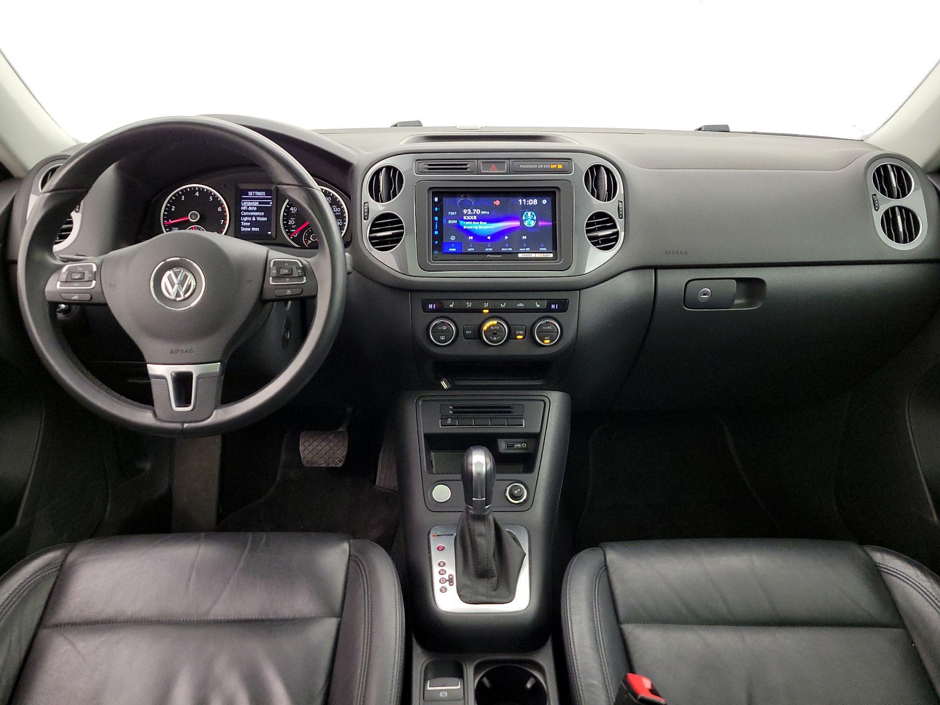 Thumbnail: 2017 Volkswagen Tiguan - 9