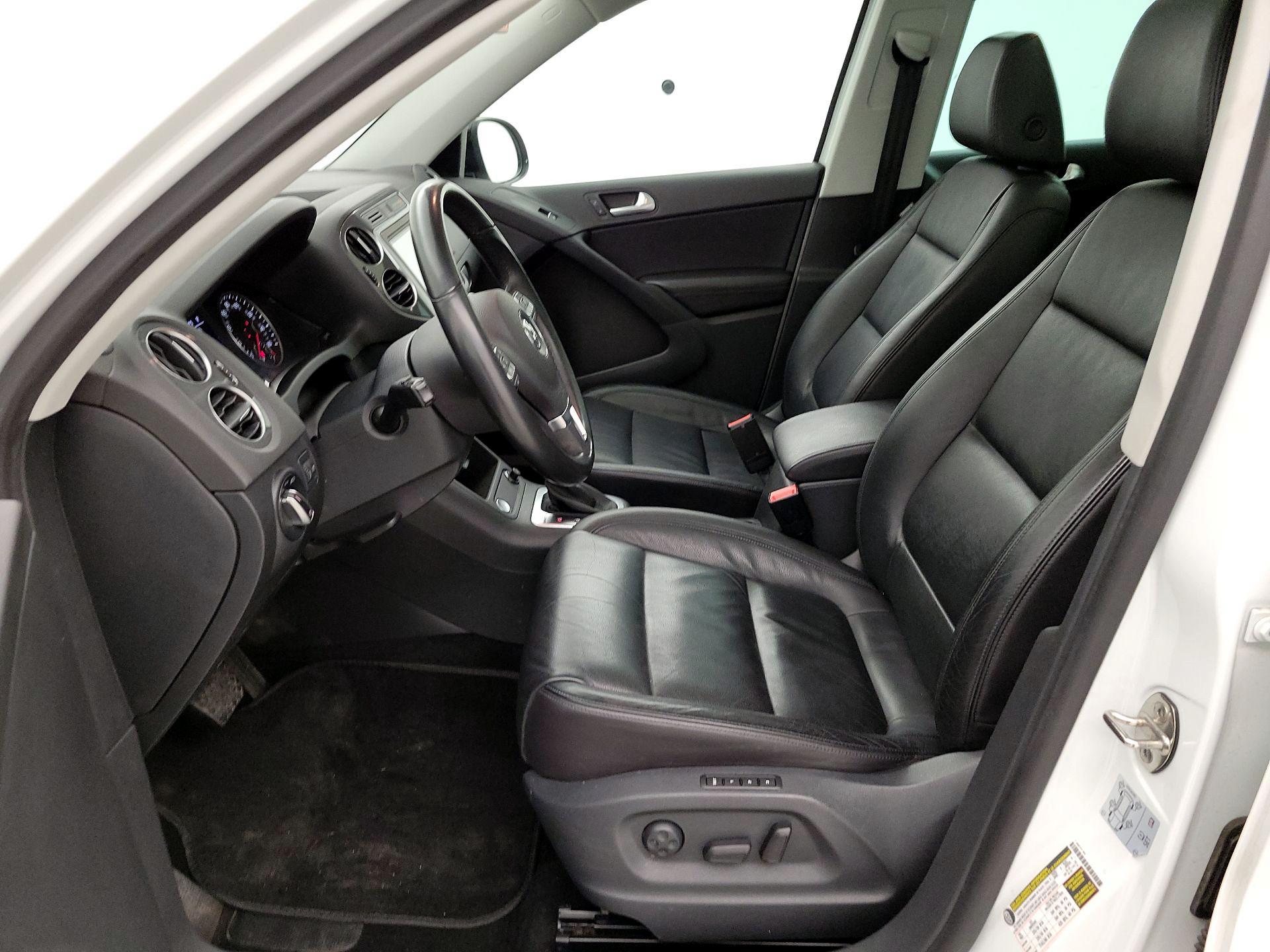 Thumbnail: 2017 Volkswagen Tiguan - 11