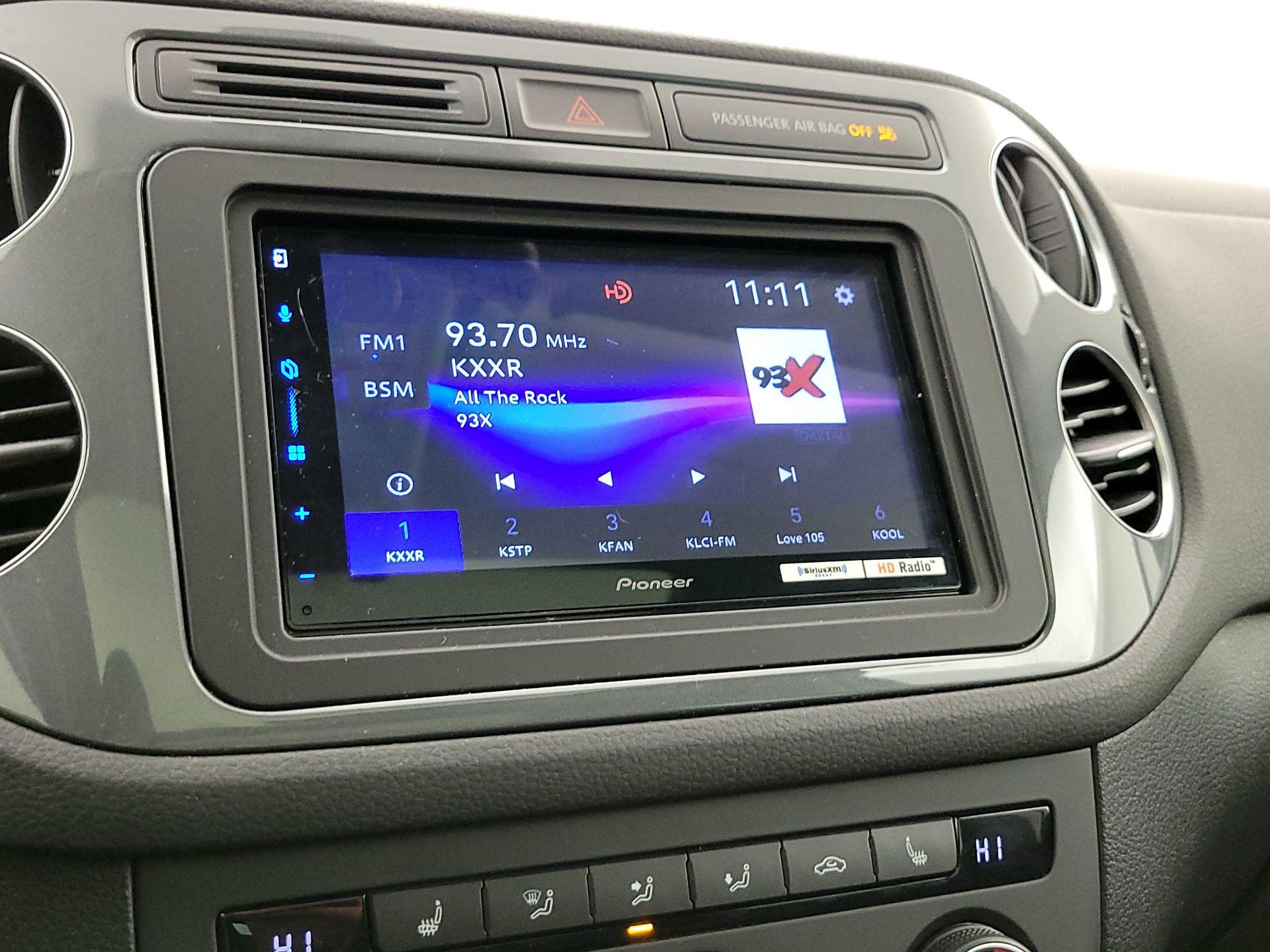 Thumbnail: 2017 Volkswagen Tiguan - 15