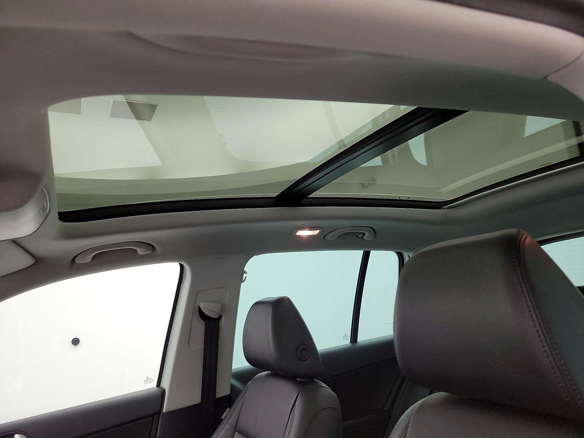 Thumbnail: 2017 Volkswagen Tiguan - 19