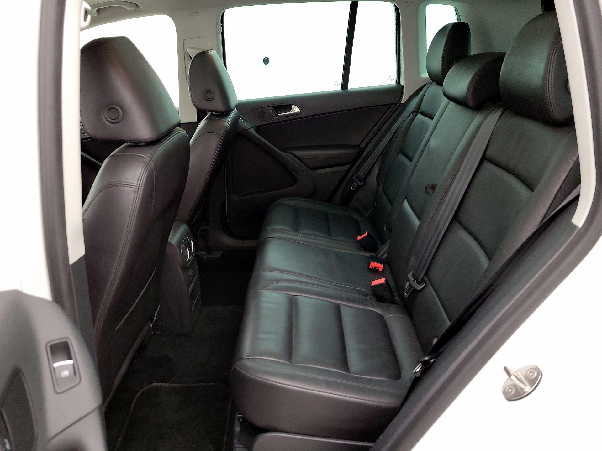 Thumbnail: 2017 Volkswagen Tiguan - 20