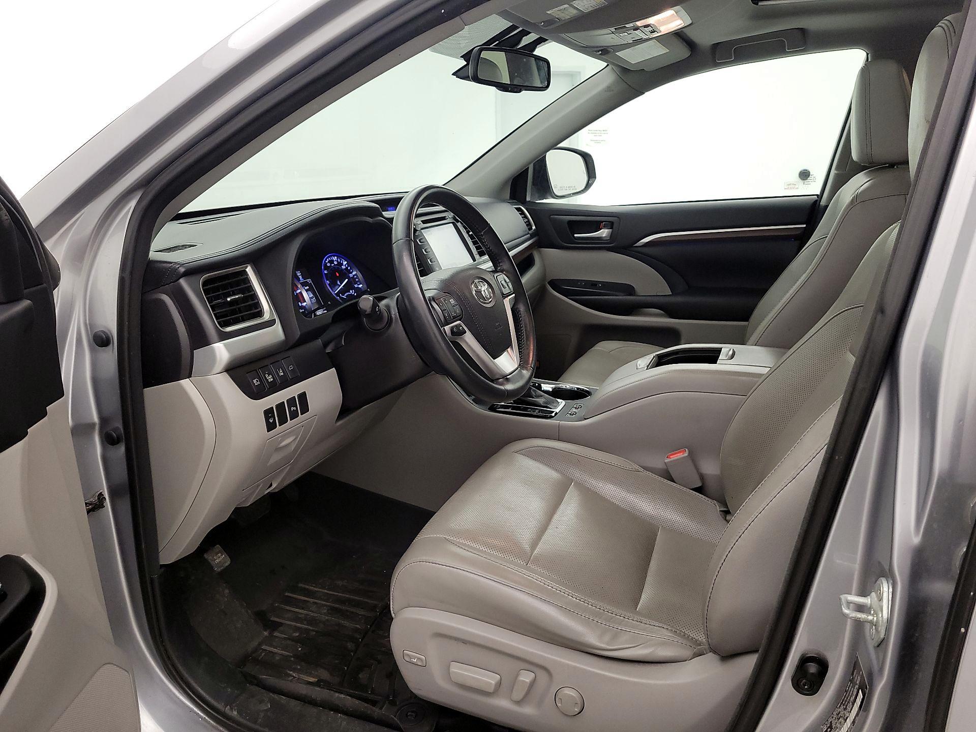 Thumbnail: 2016 Toyota Highlander - 11