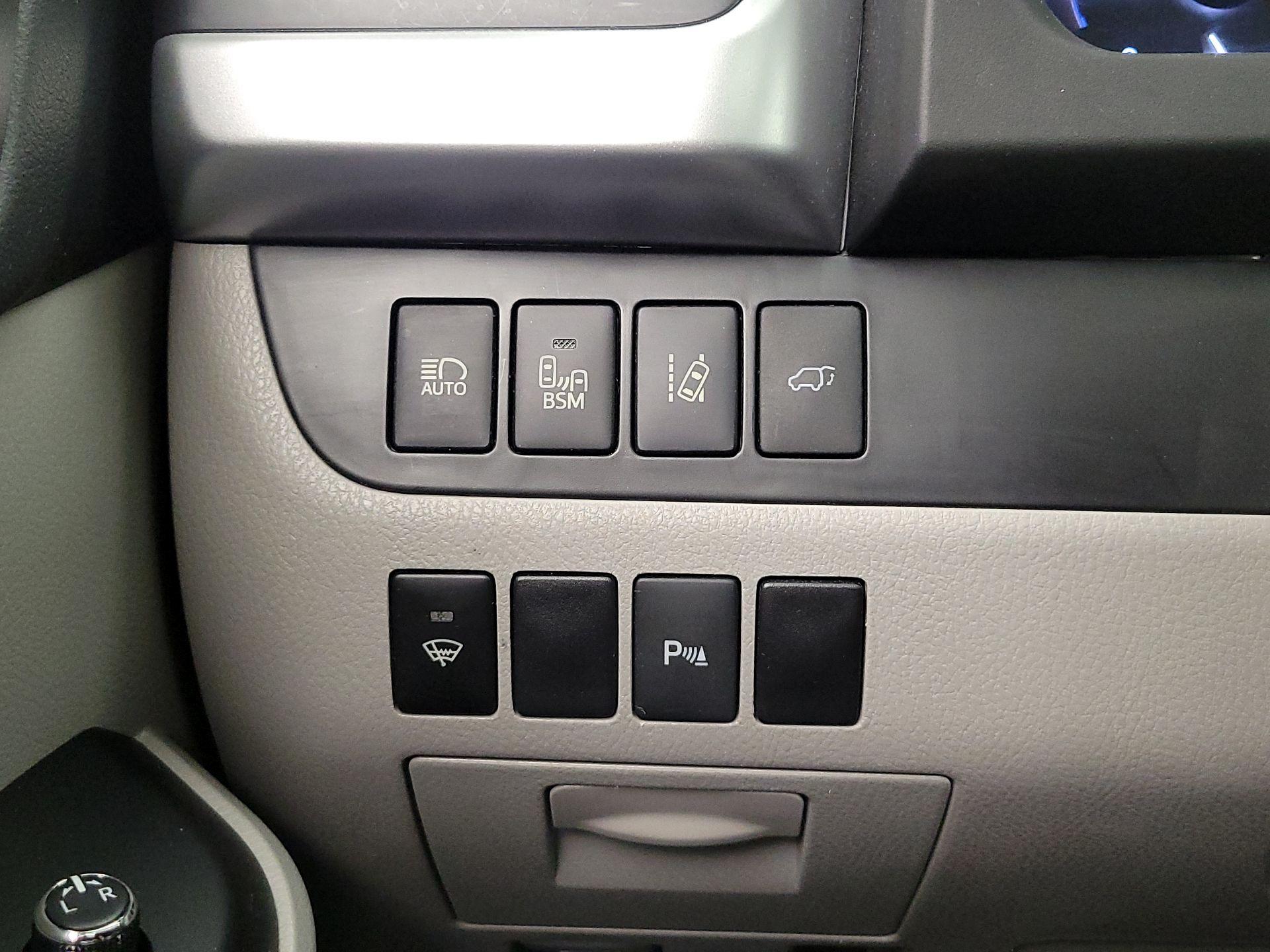 Thumbnail: 2016 Toyota Highlander - 13