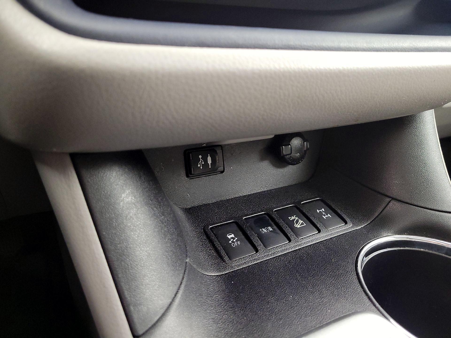 Thumbnail: 2016 Toyota Highlander - 19