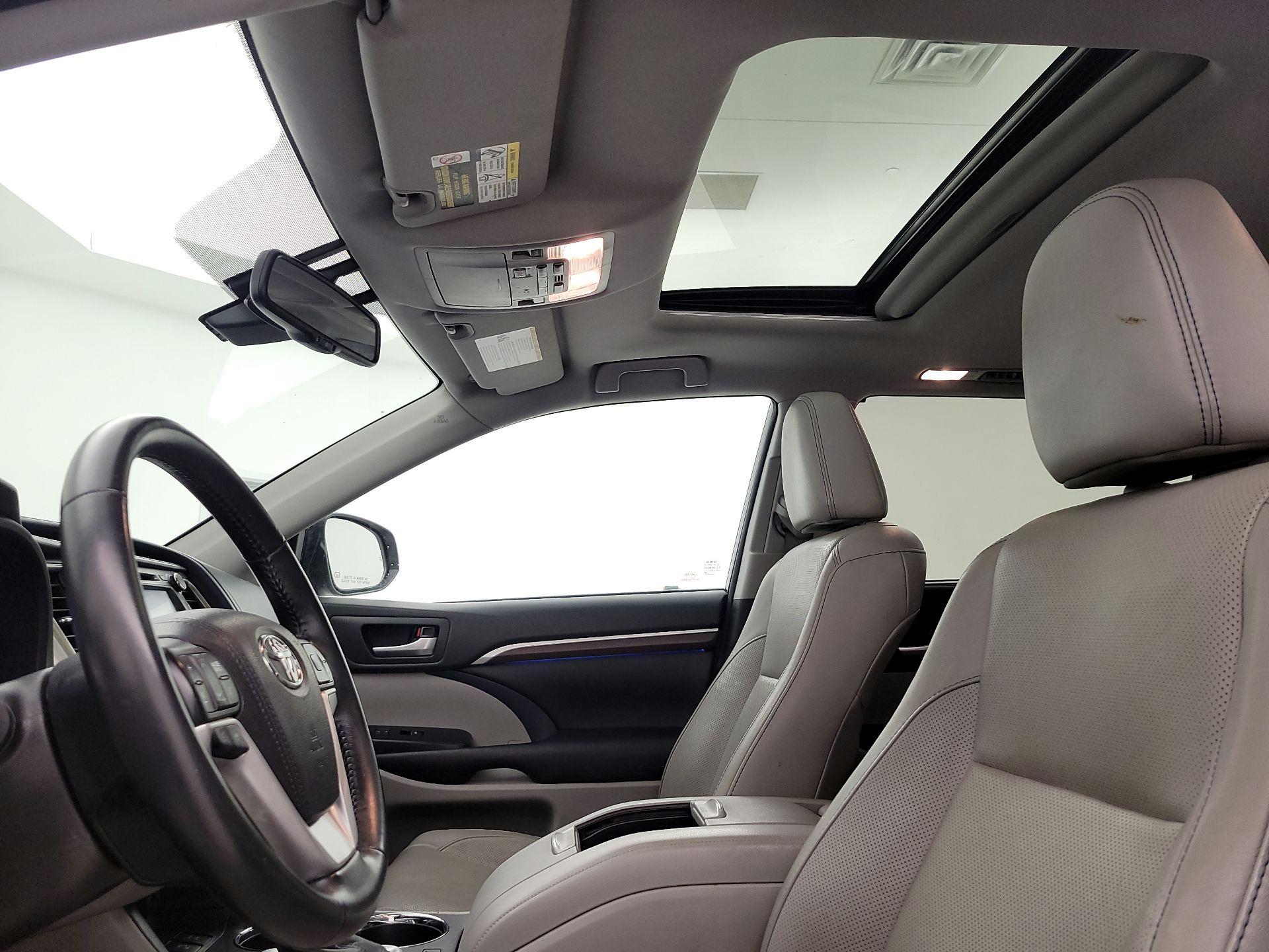 Thumbnail: 2016 Toyota Highlander - 20