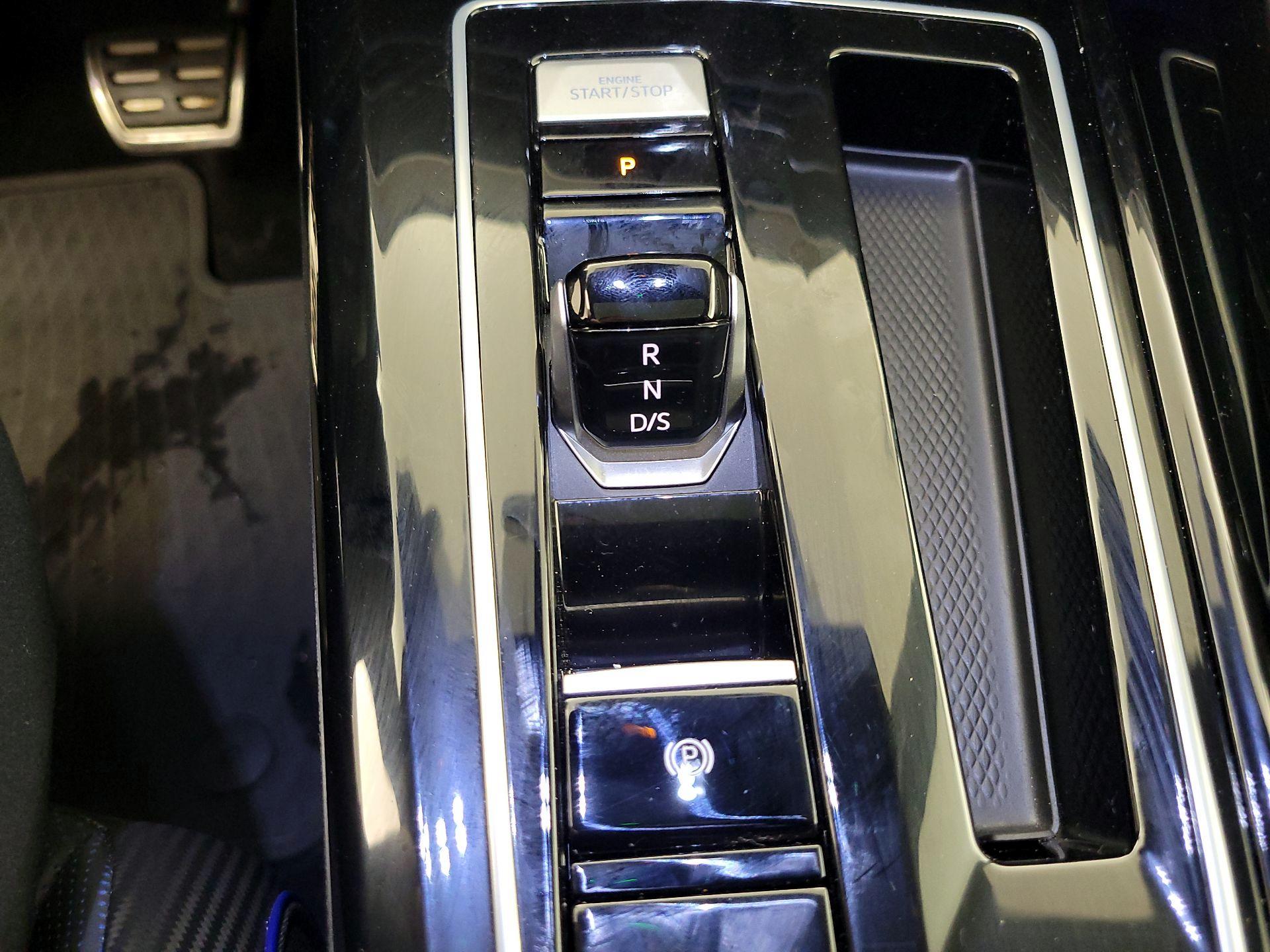 Thumbnail: 2024 Volkswagen Golf - 17