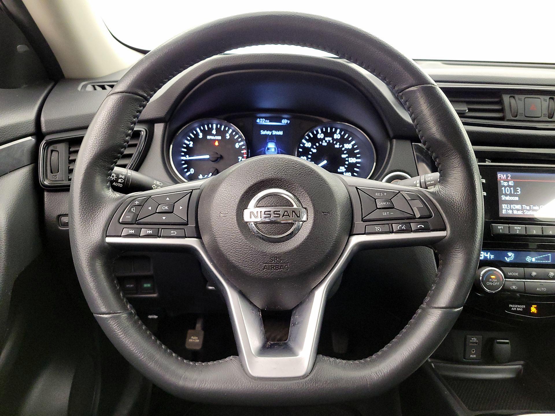 Thumbnail: 2017 Nissan Rogue - 10