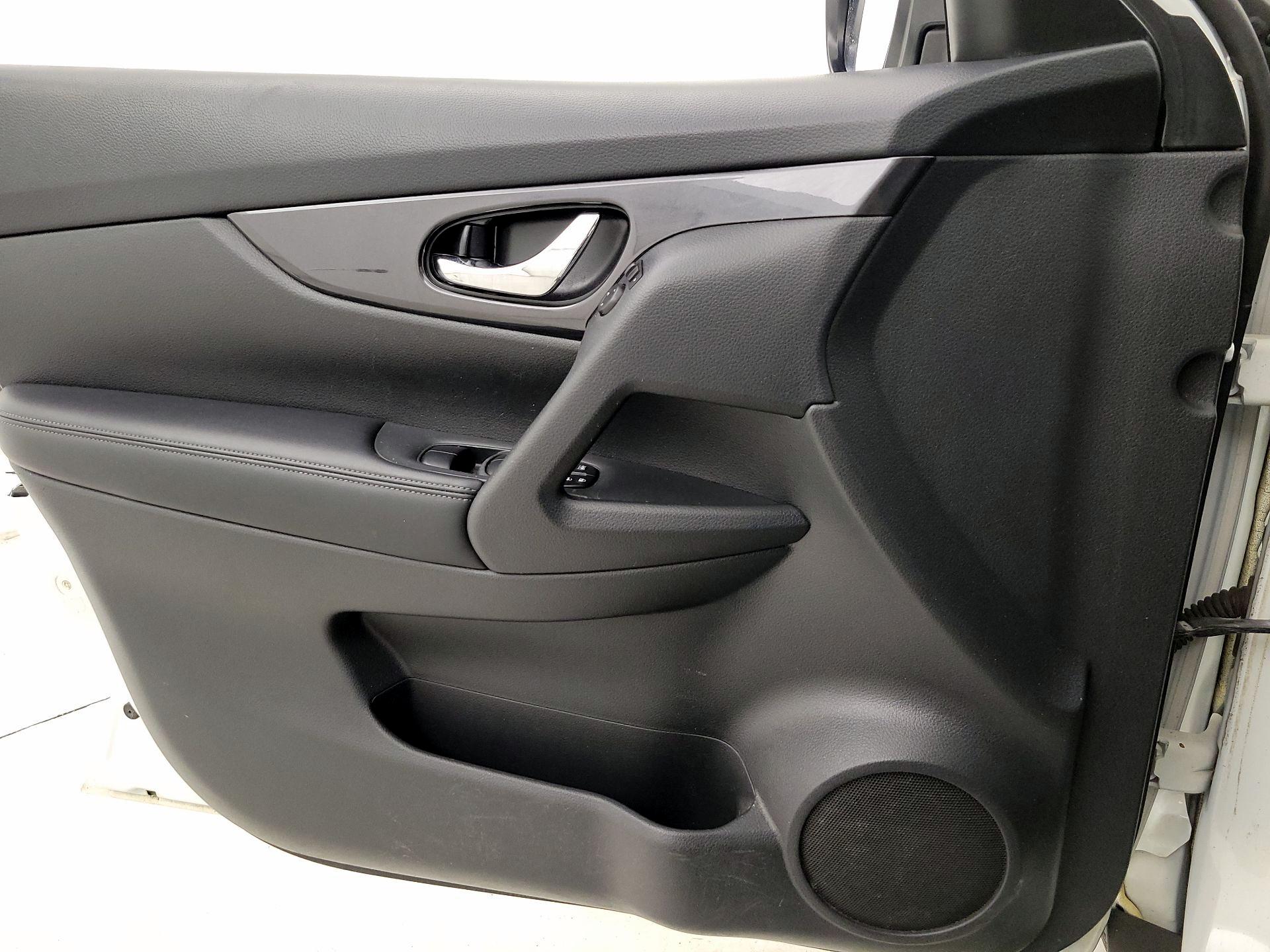 Thumbnail: 2017 Nissan Rogue - 12