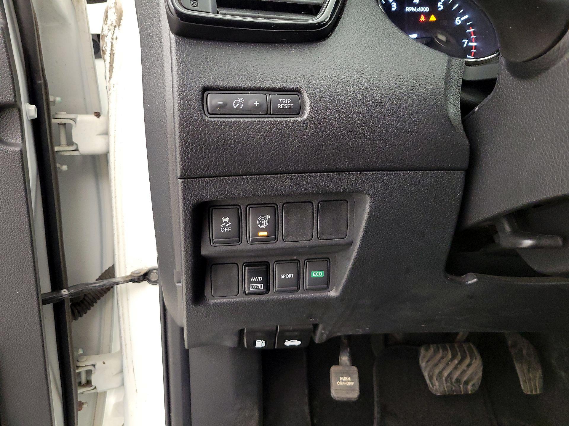 Thumbnail: 2017 Nissan Rogue - 13