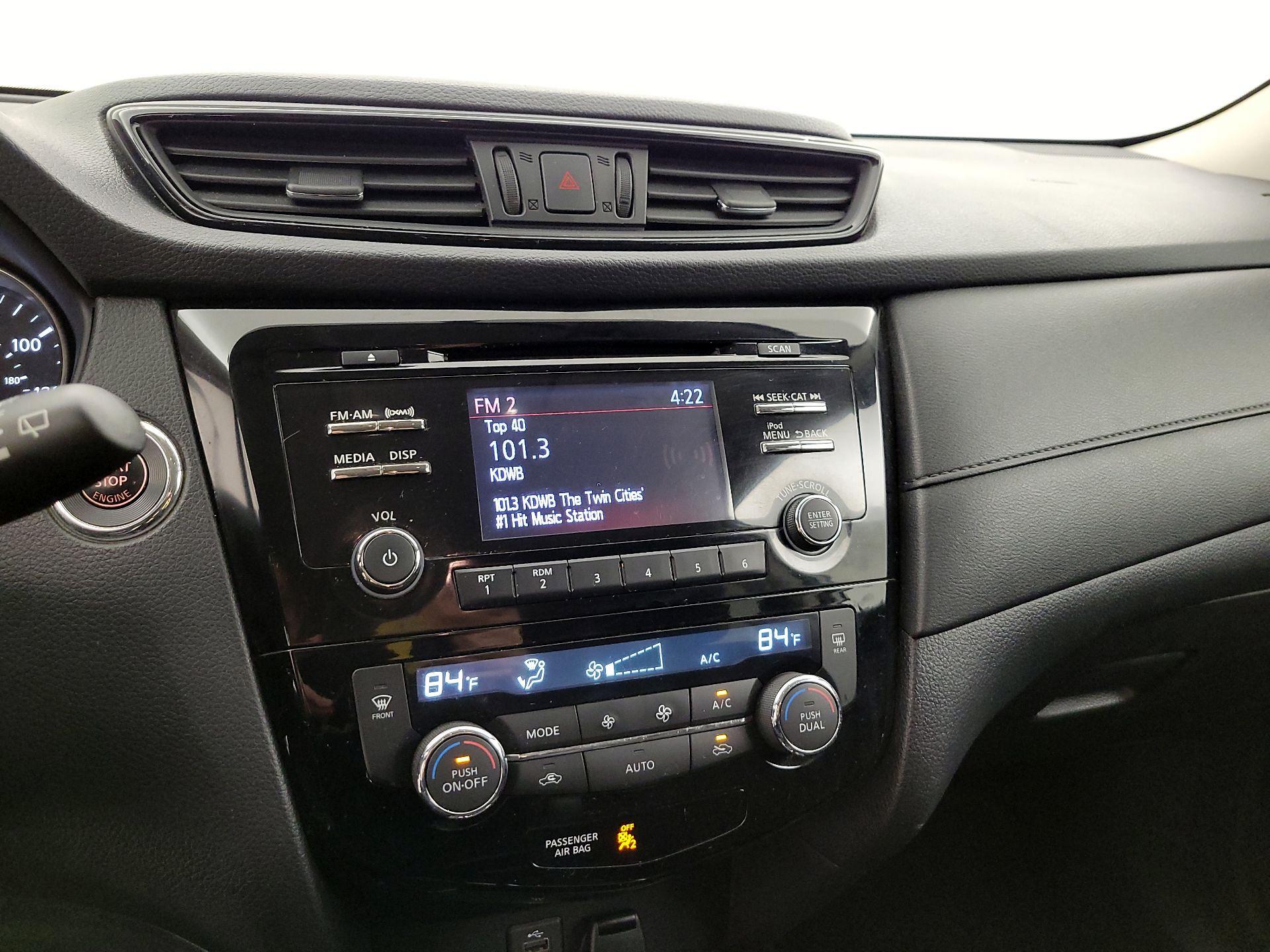 Thumbnail: 2017 Nissan Rogue - 15