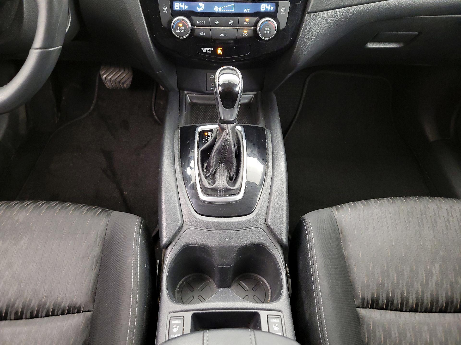 Thumbnail: 2017 Nissan Rogue - 17