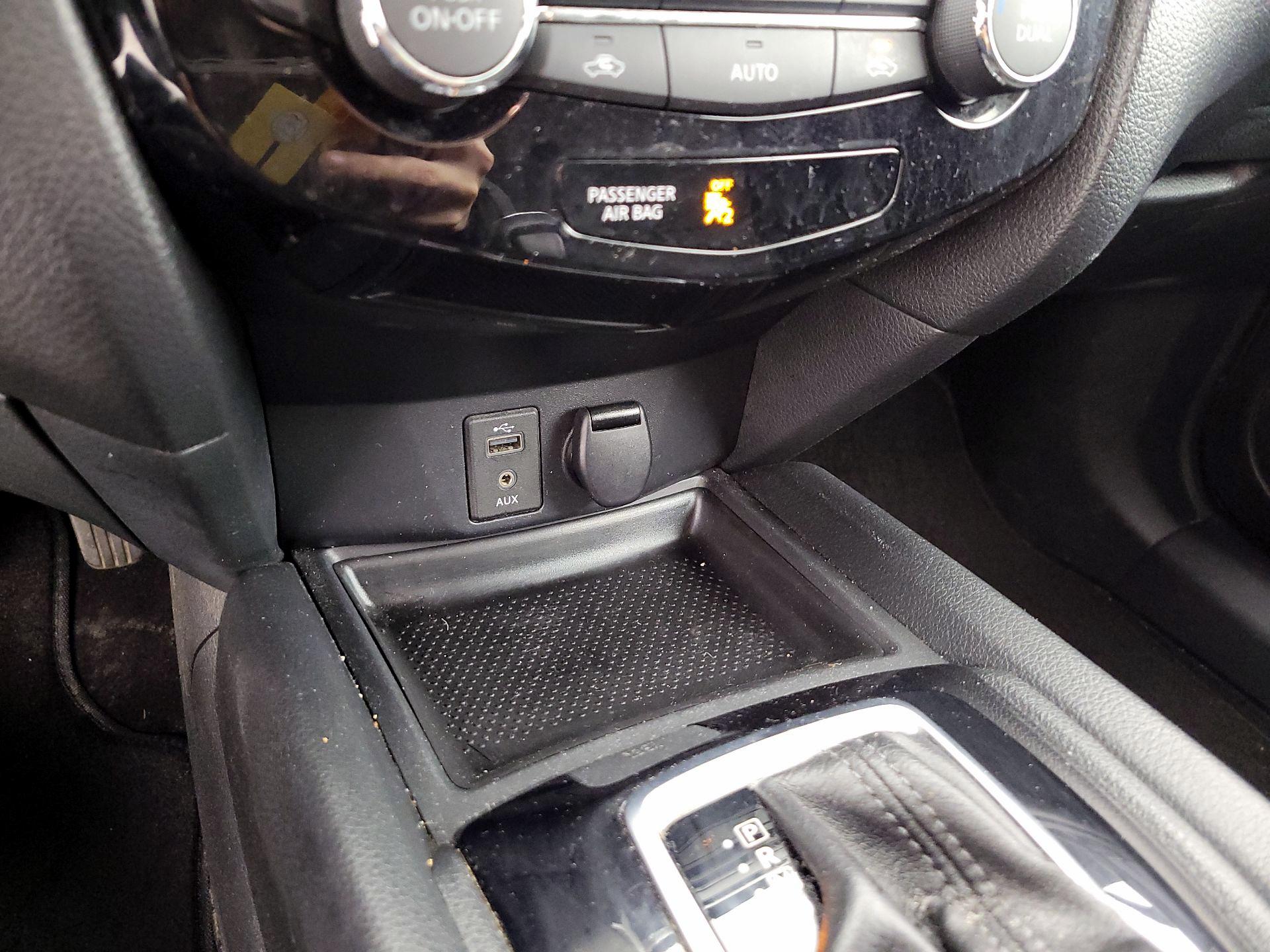 Thumbnail: 2017 Nissan Rogue - 18