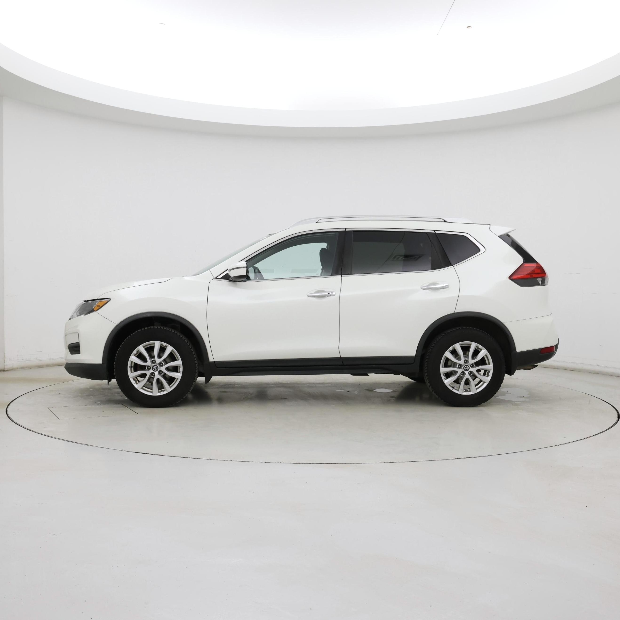 Thumbnail: 2017 Nissan Rogue - 3