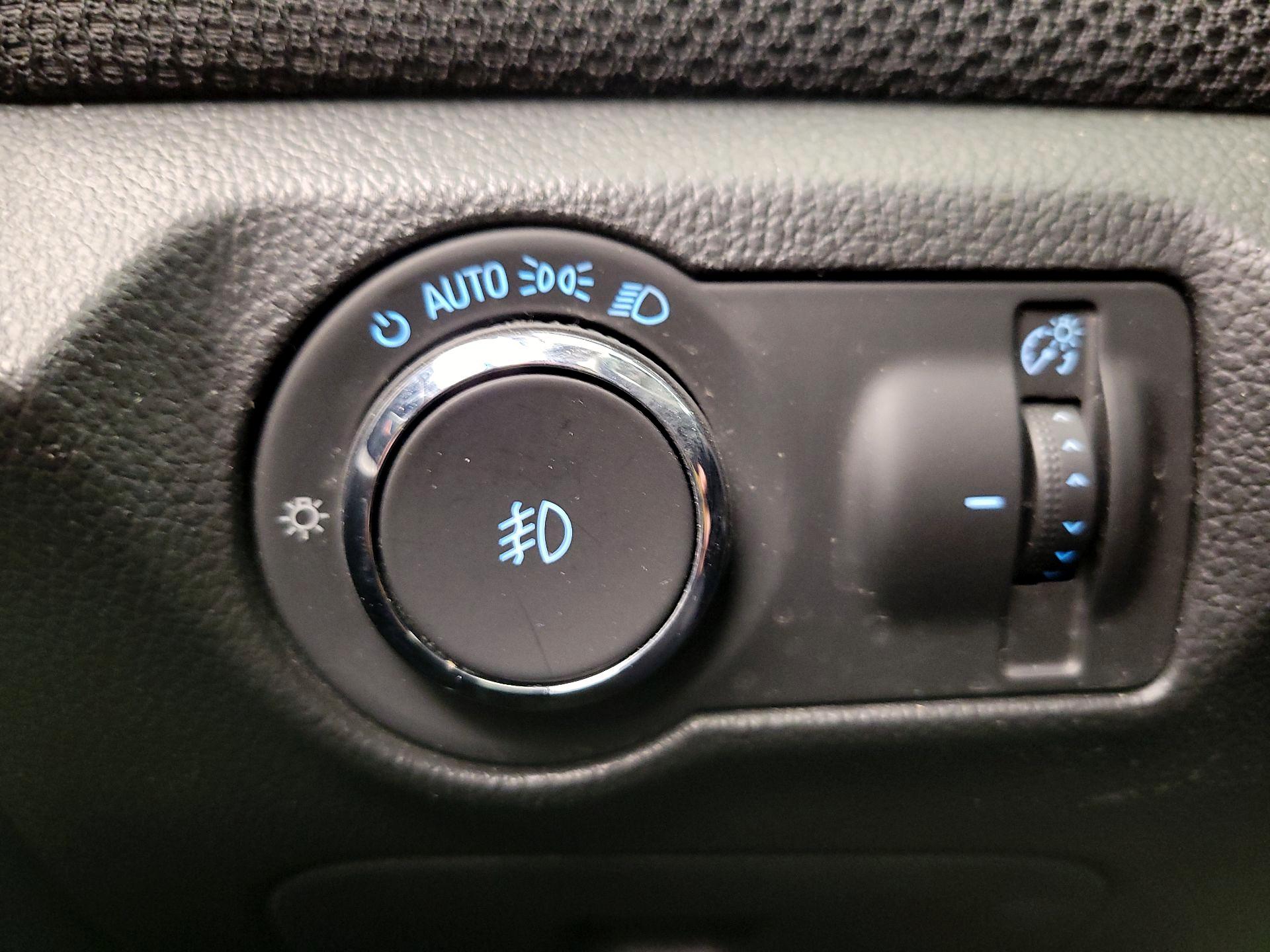 Thumbnail: 2016 Chevrolet Cruze - 13