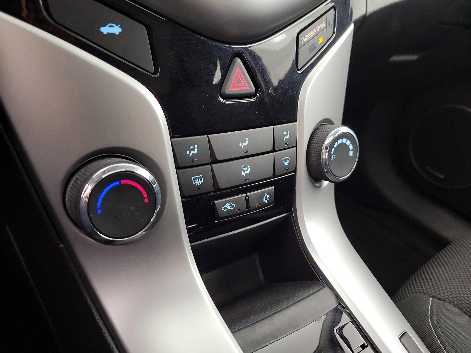 Thumbnail: 2016 Chevrolet Cruze - 16