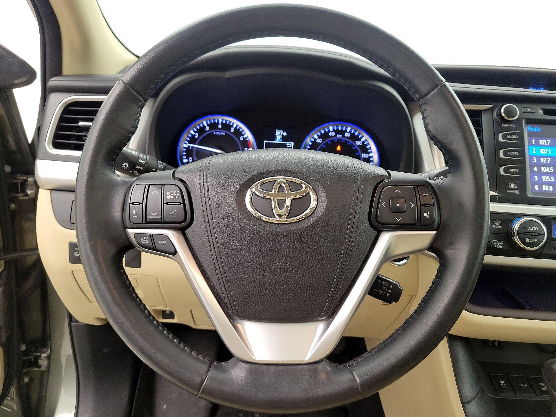 Thumbnail: 2015 Toyota Highlander - 10