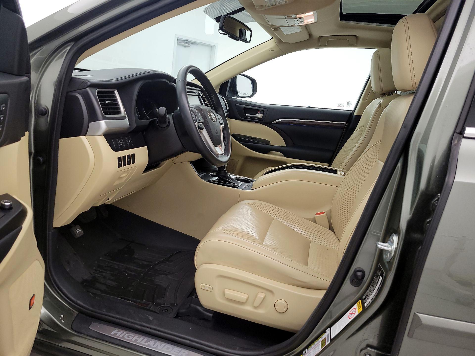 Thumbnail: 2015 Toyota Highlander - 11