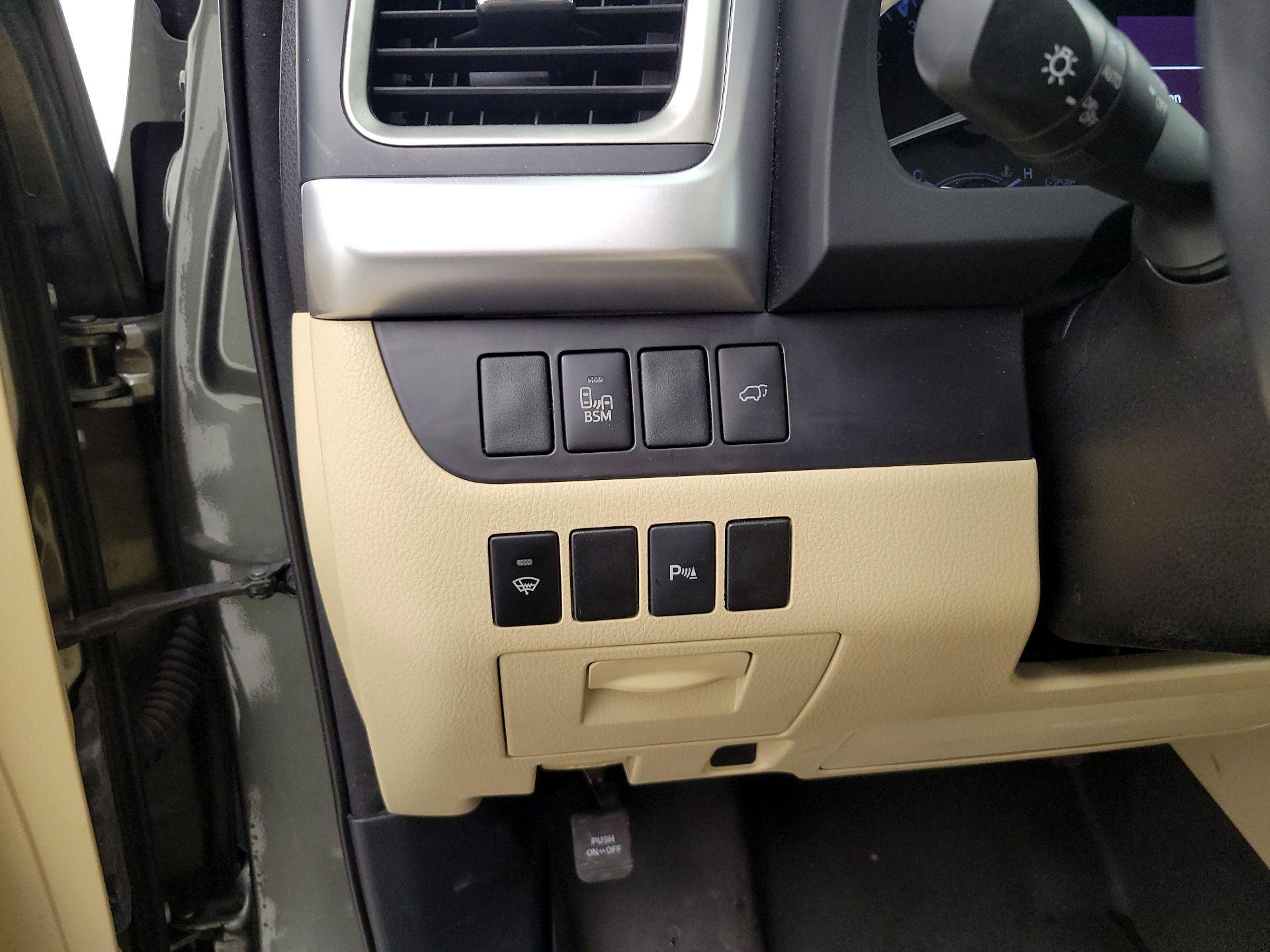 Thumbnail: 2015 Toyota Highlander - 13