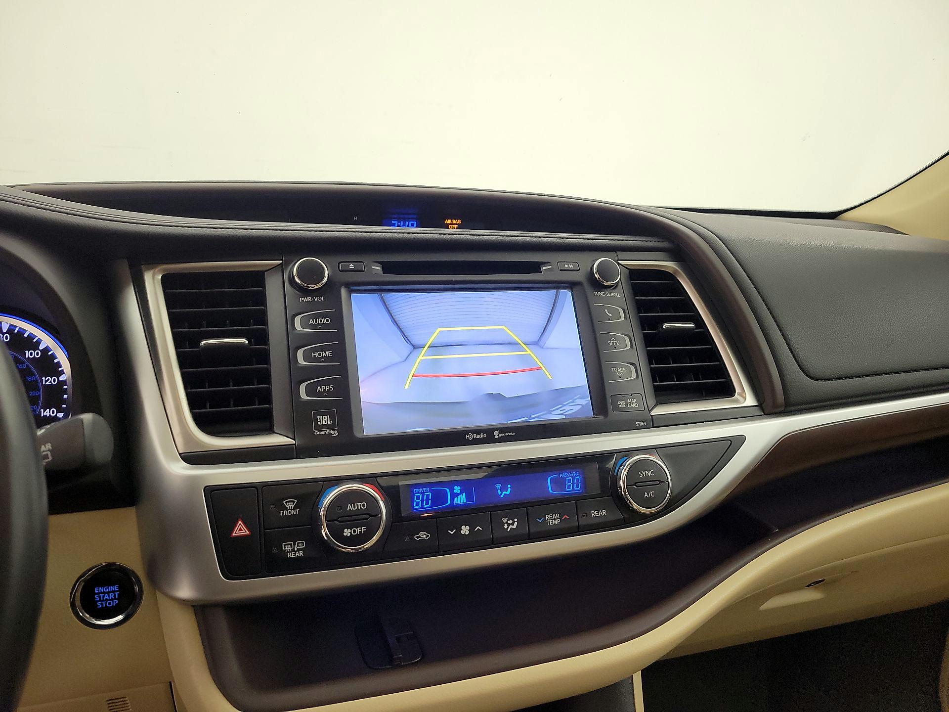 Thumbnail: 2015 Toyota Highlander - 14