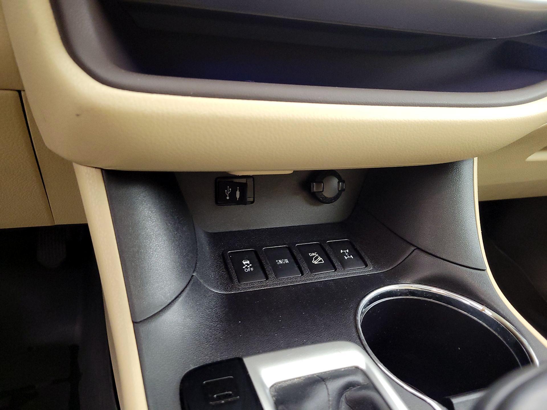 Thumbnail: 2015 Toyota Highlander - 18