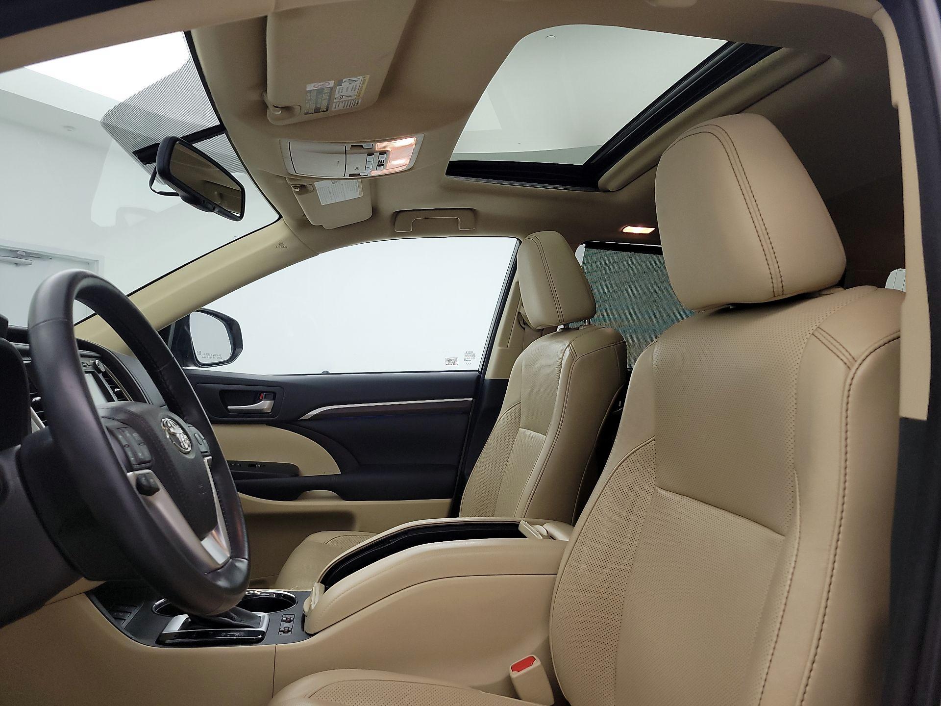 Thumbnail: 2015 Toyota Highlander - 19