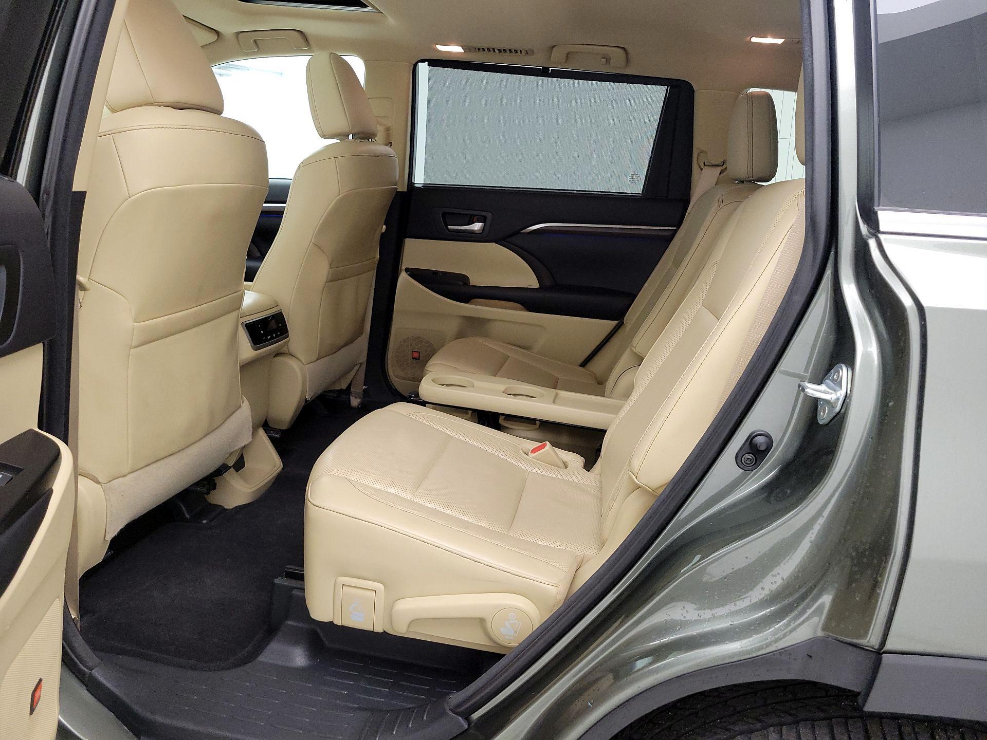 Thumbnail: 2015 Toyota Highlander - 20