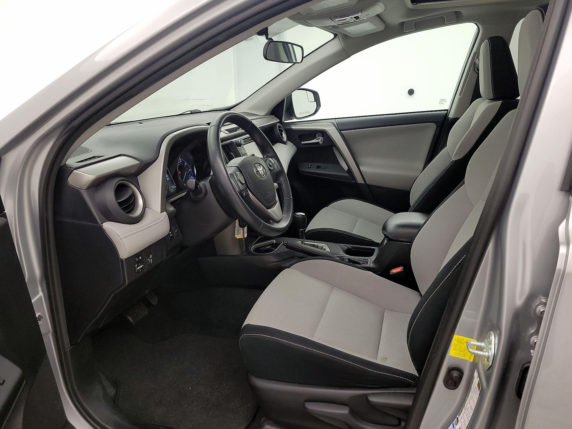 Thumbnail: 2016 Toyota RAV4 - 11