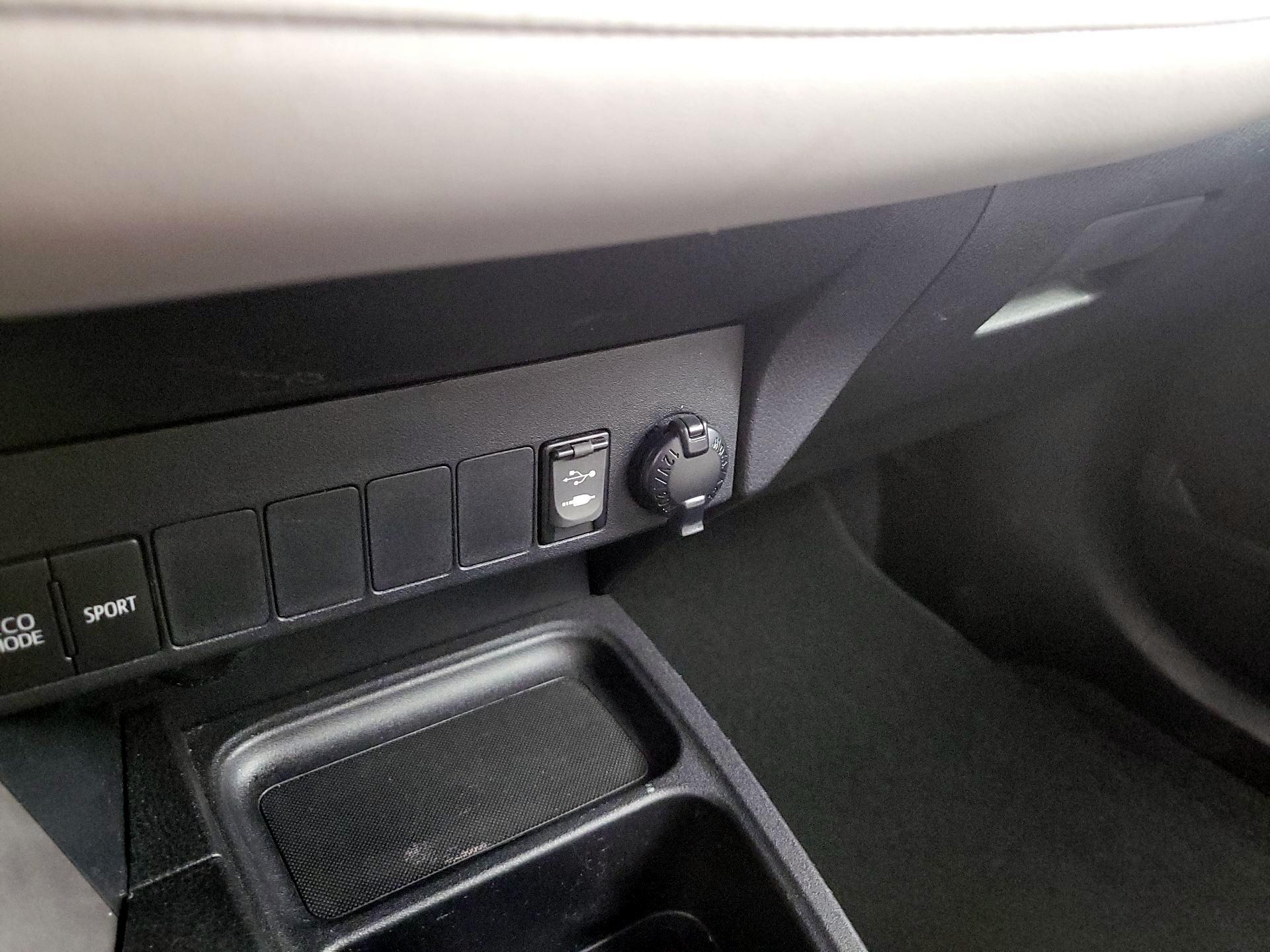 Thumbnail: 2016 Toyota RAV4 - 18