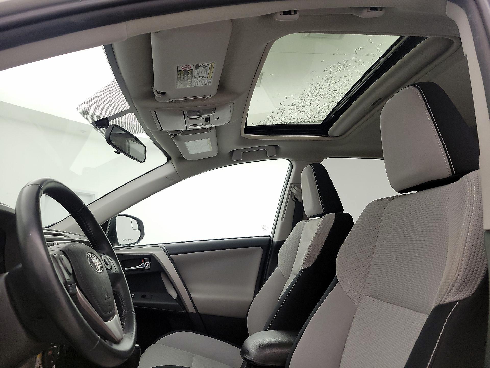 Thumbnail: 2016 Toyota RAV4 - 19