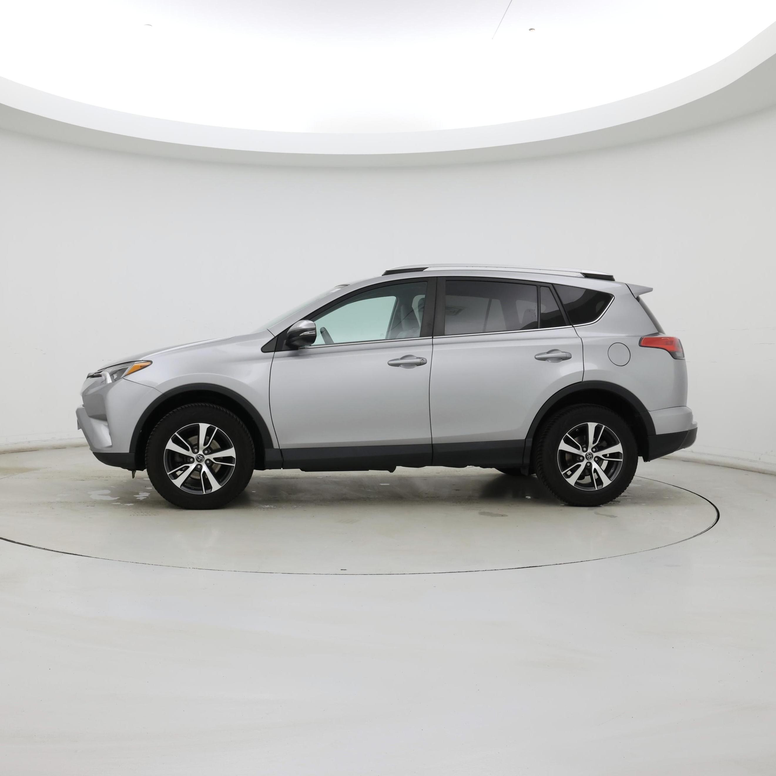 Thumbnail: 2016 Toyota RAV4 - 3