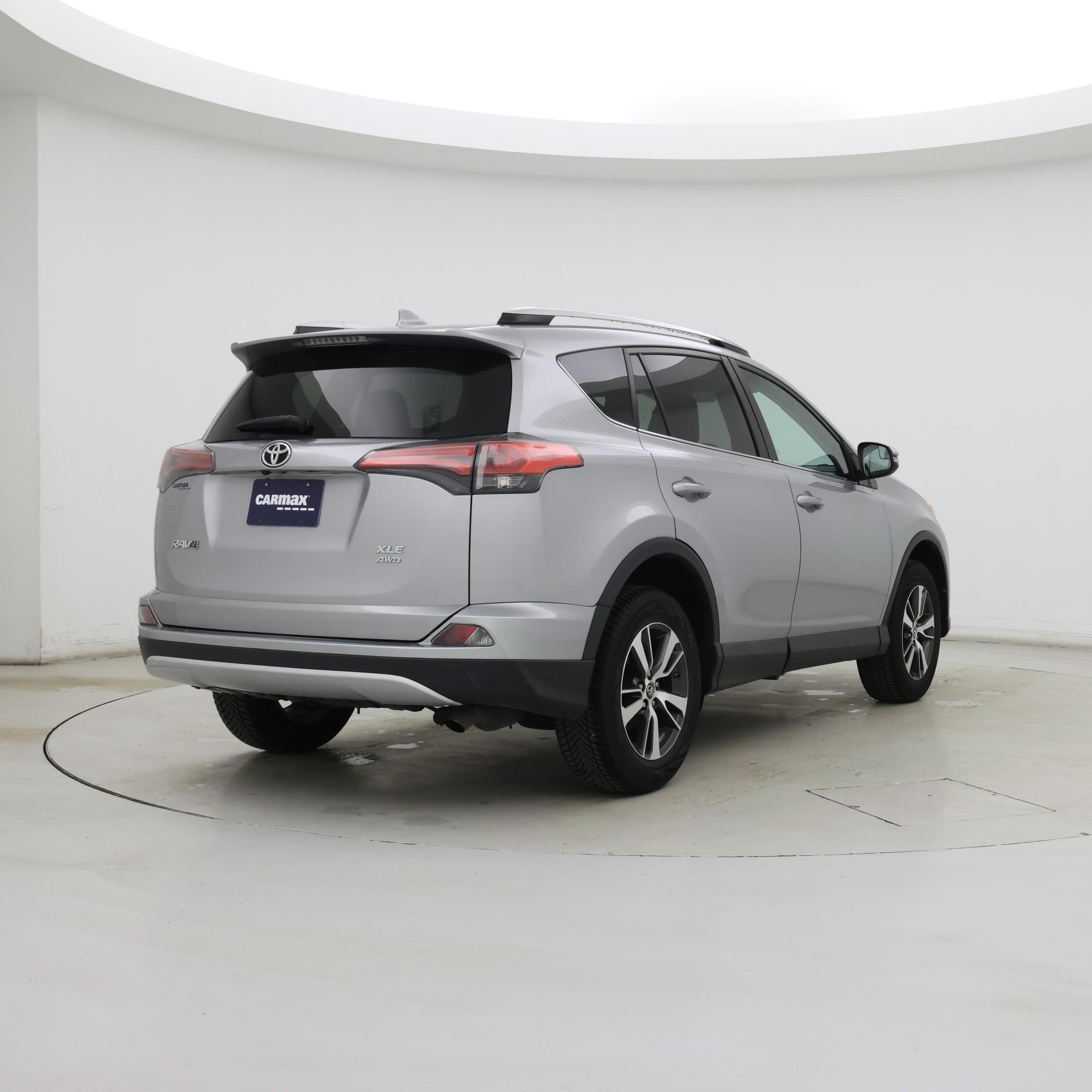 Thumbnail: 2016 Toyota RAV4 - 8