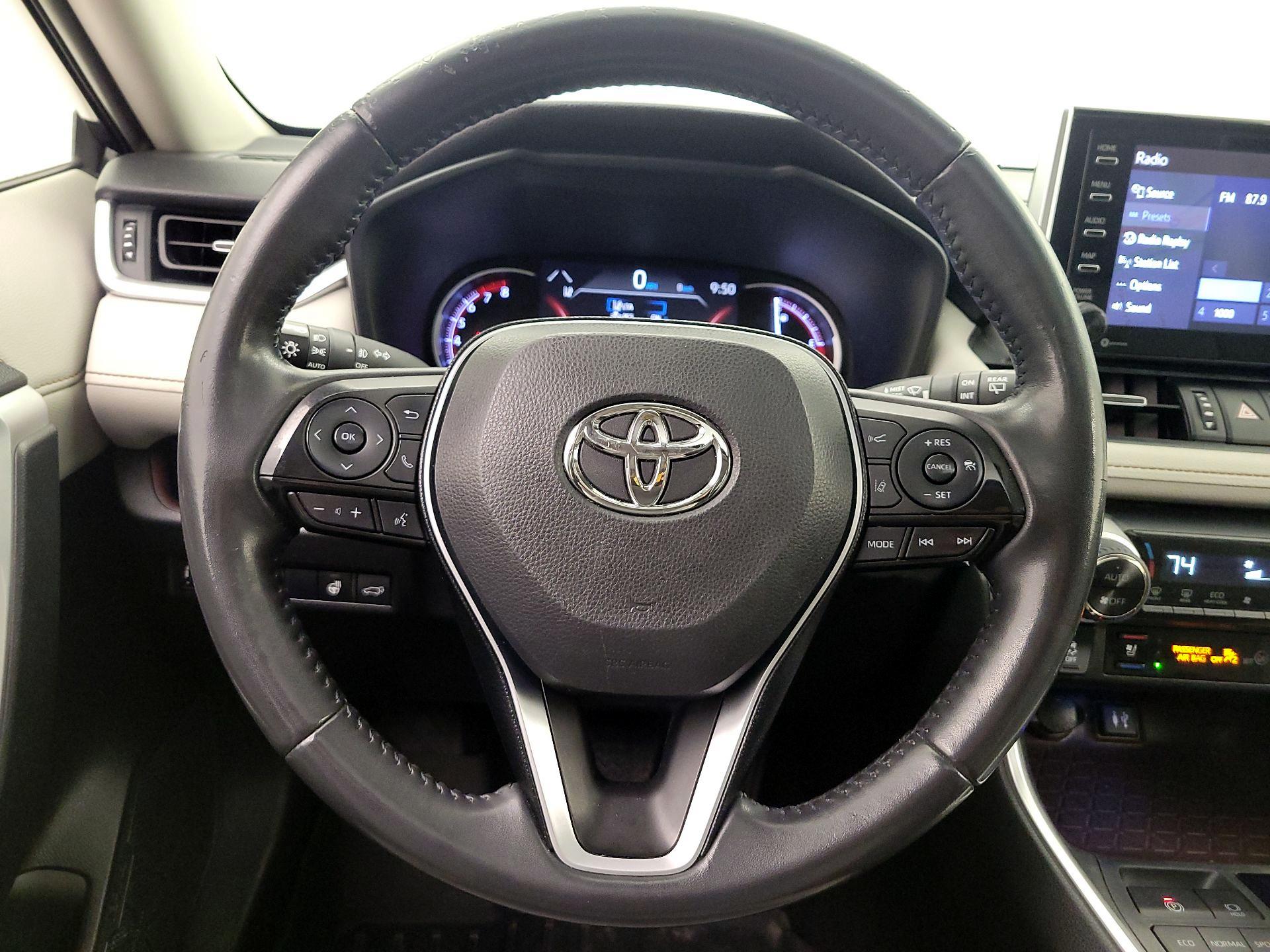 Thumbnail: 2019 Toyota RAV4 - 10