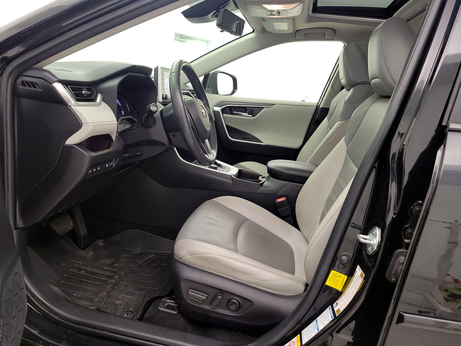 Thumbnail: 2019 Toyota RAV4 - 11