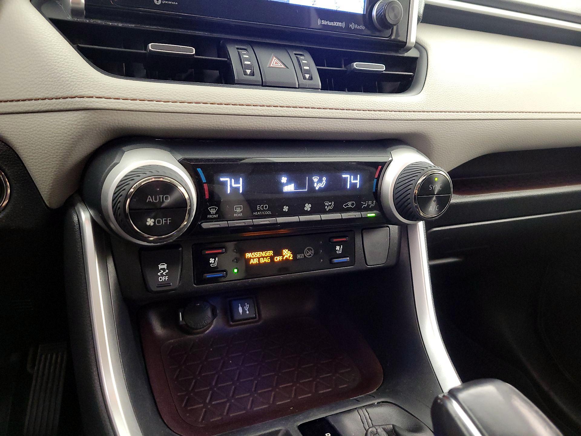 Thumbnail: 2019 Toyota RAV4 - 17