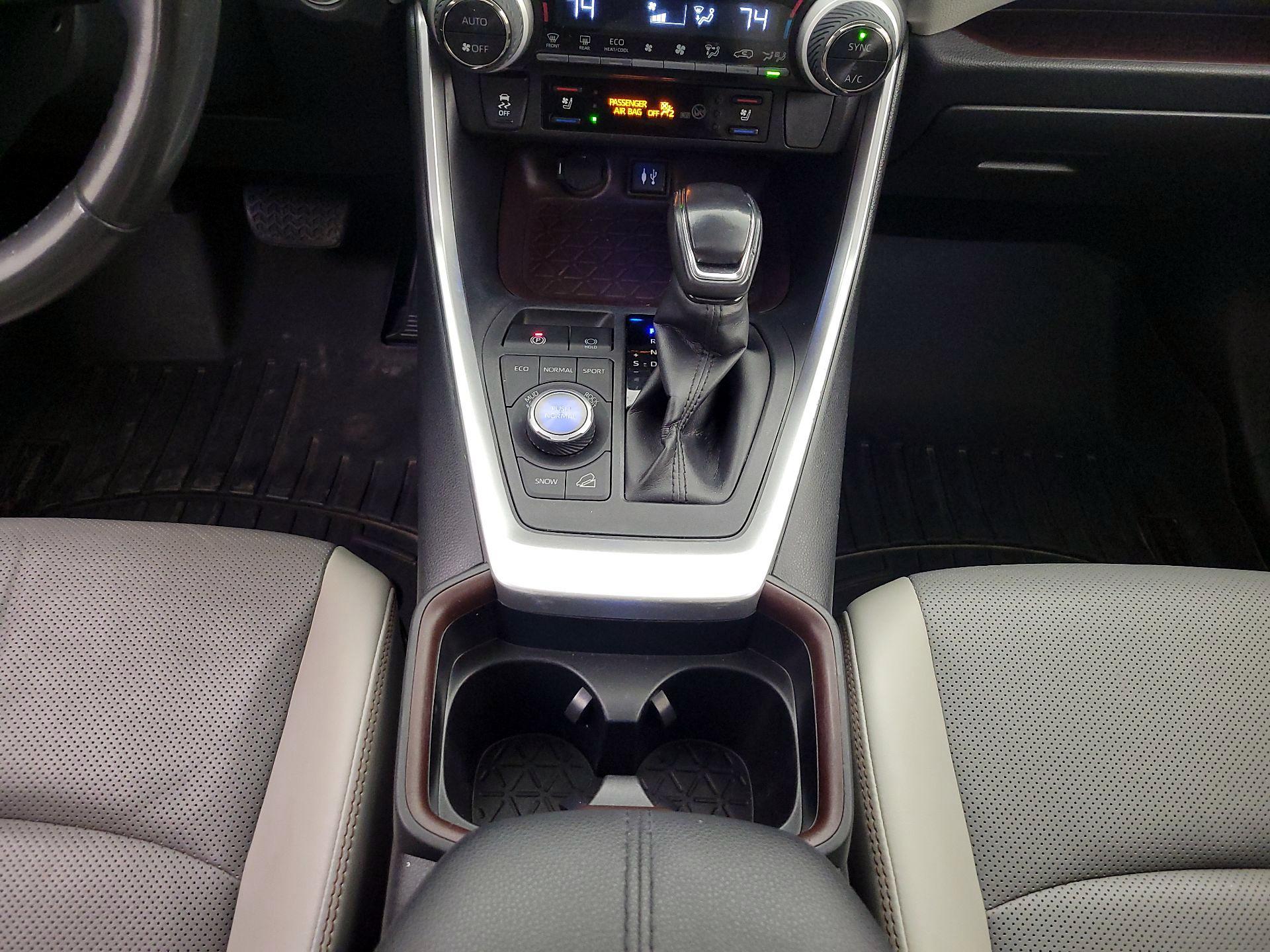 Thumbnail: 2019 Toyota RAV4 - 18