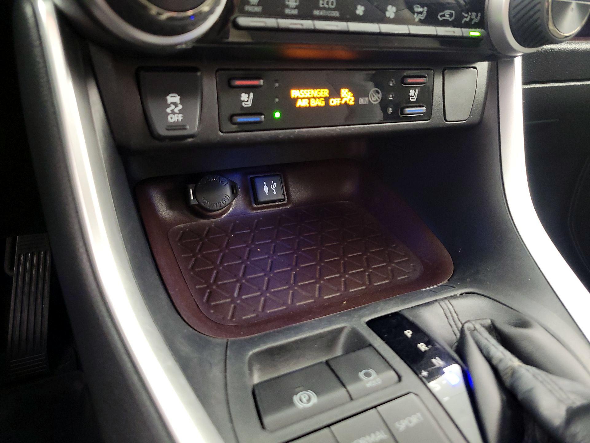 Thumbnail: 2019 Toyota RAV4 - 19