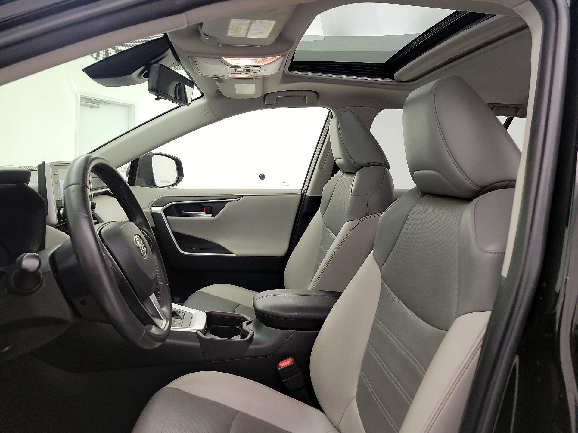 Thumbnail: 2019 Toyota RAV4 - 20