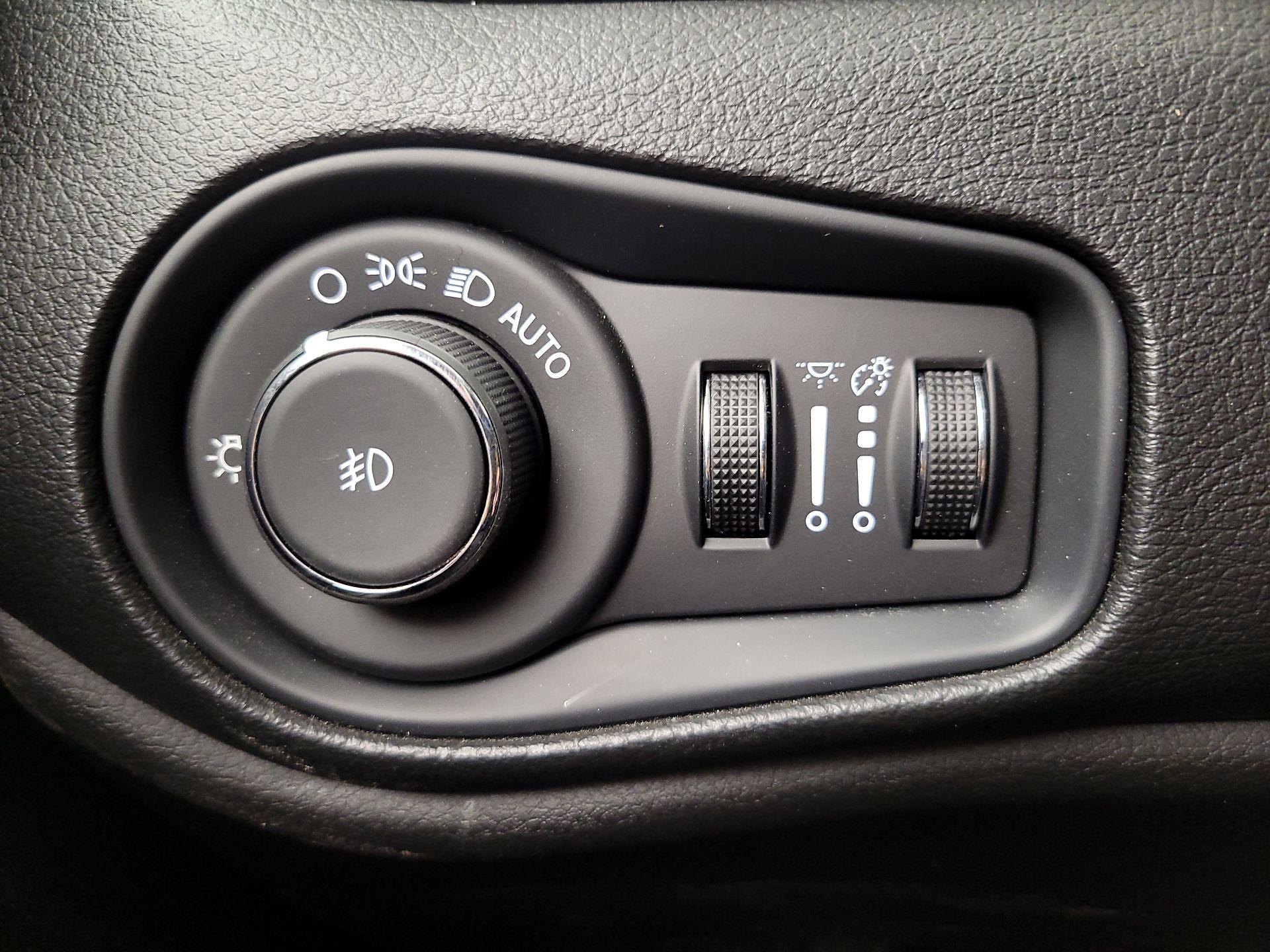 Thumbnail: 2021 Jeep Renegade - 13