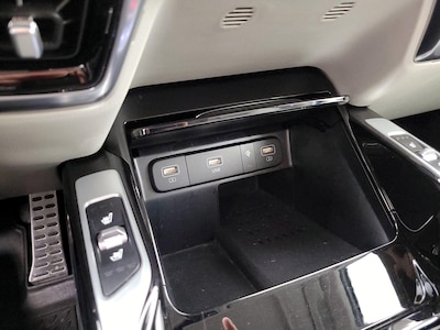 USB/AUX Ports