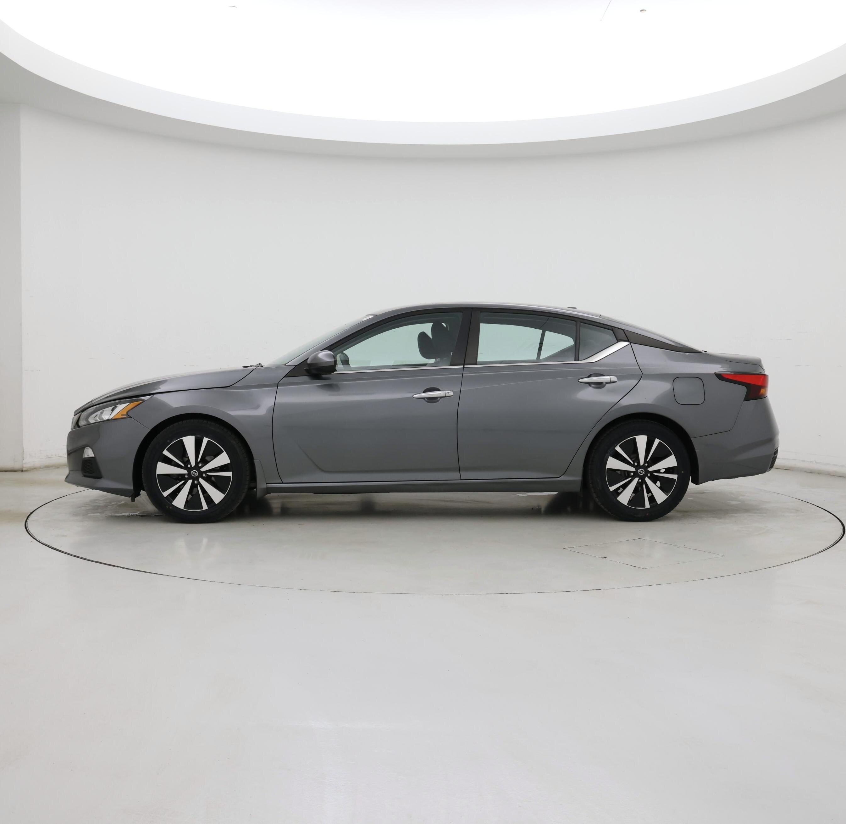 Thumbnail: 2021 Nissan Altima - 3