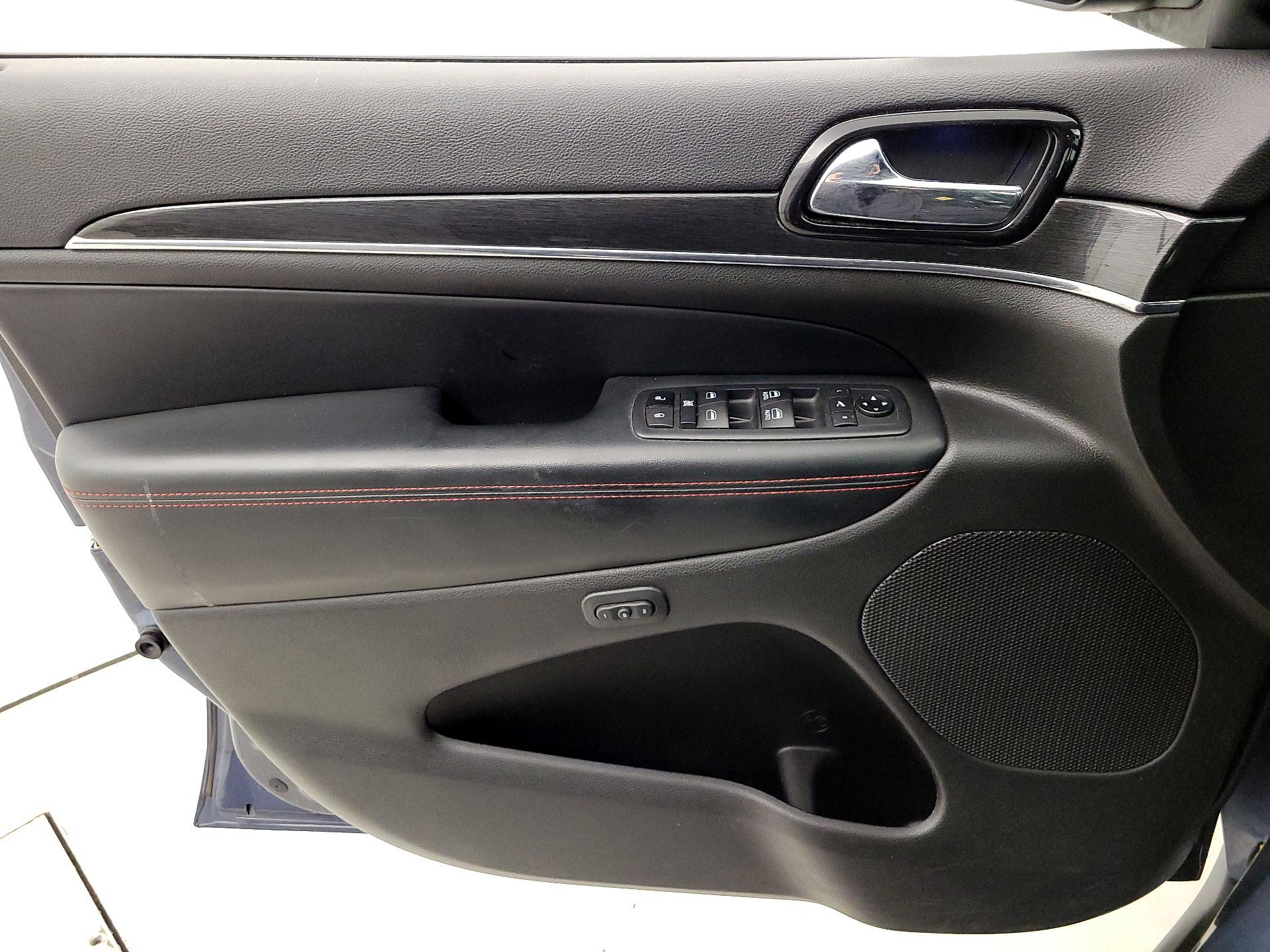 Thumbnail: 2021 Jeep Grand Cherokee - 12