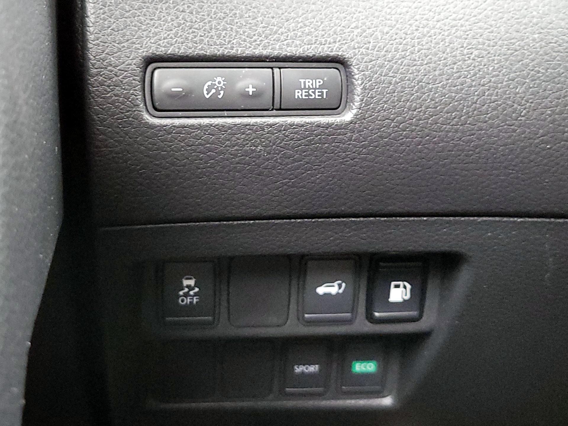 Thumbnail: 2018 Nissan Rogue - 13