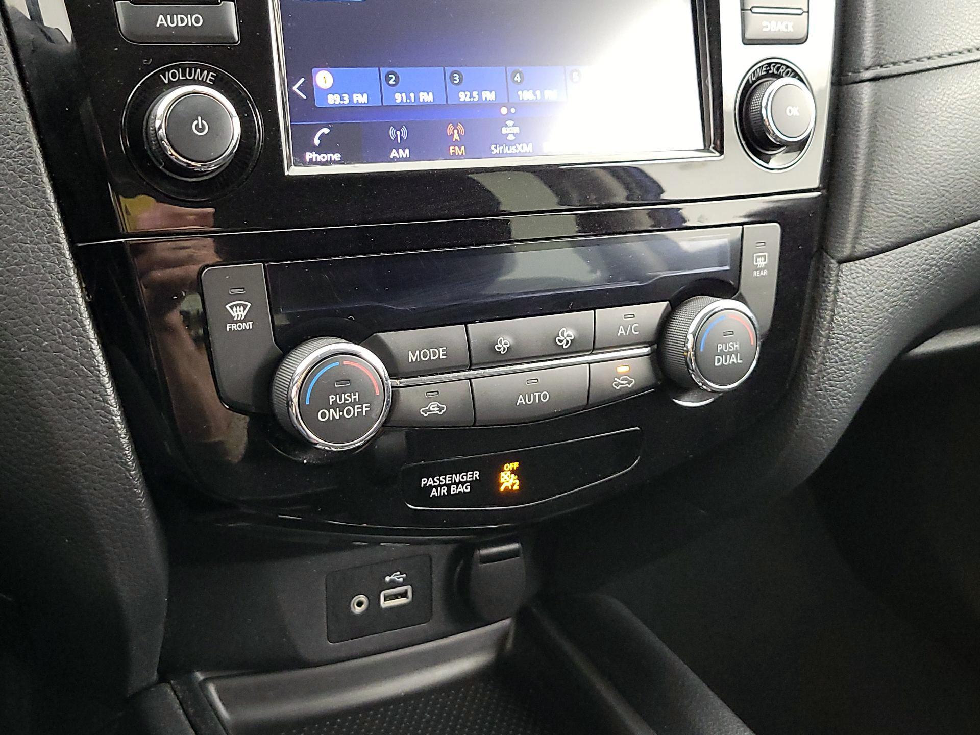 Thumbnail: 2018 Nissan Rogue - 16