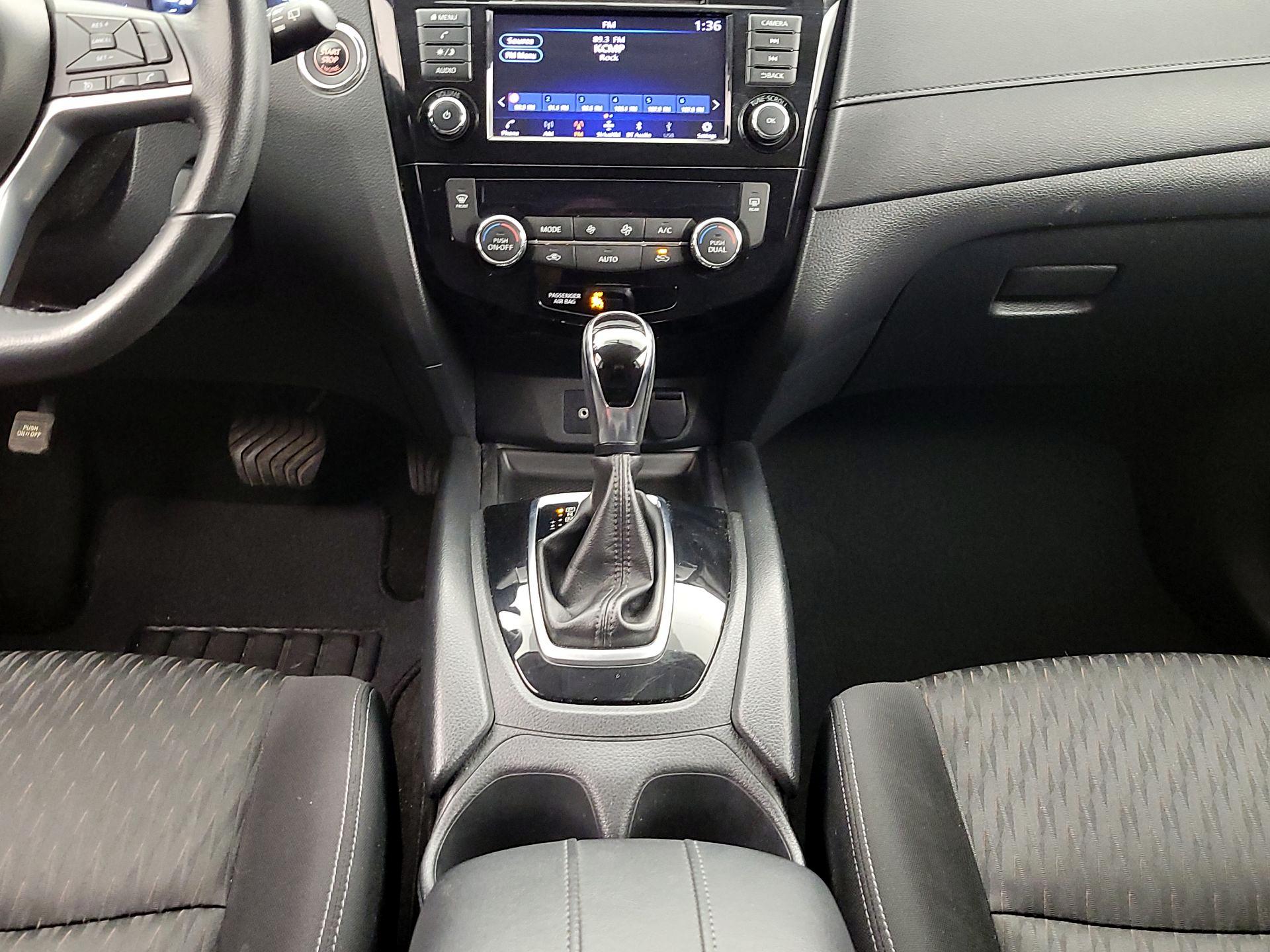 Thumbnail: 2018 Nissan Rogue - 17