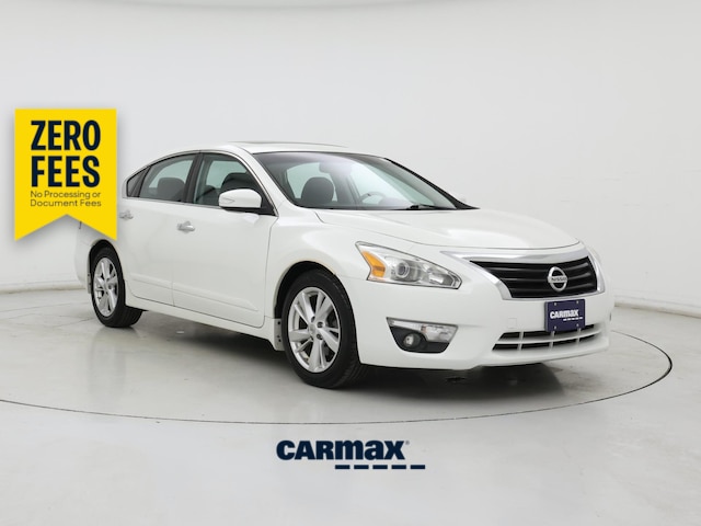 White 2015 Nissan Altima Sedan Front-Wheel Drive Automatic
