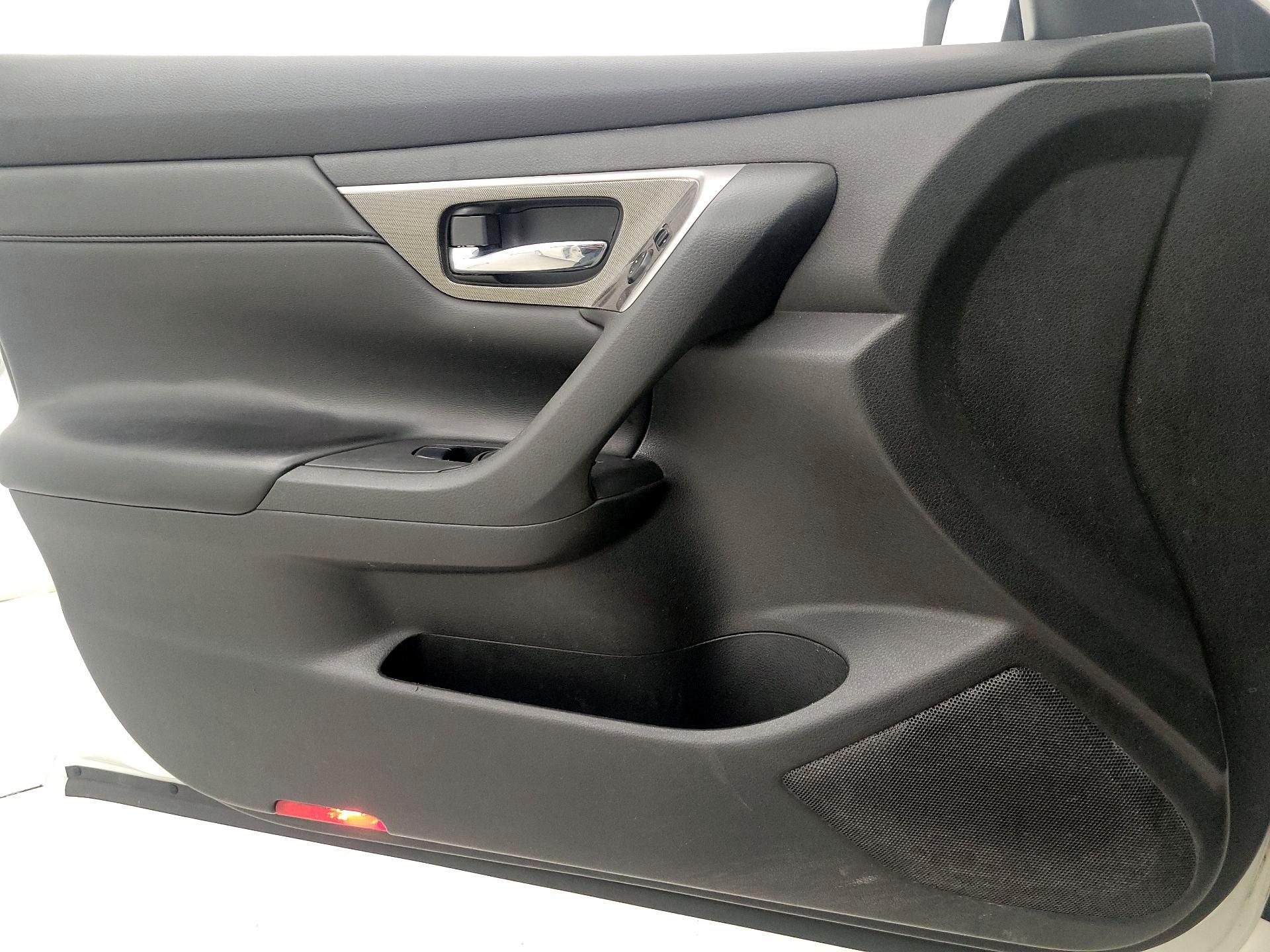 Thumbnail: 2015 Nissan Altima - 12